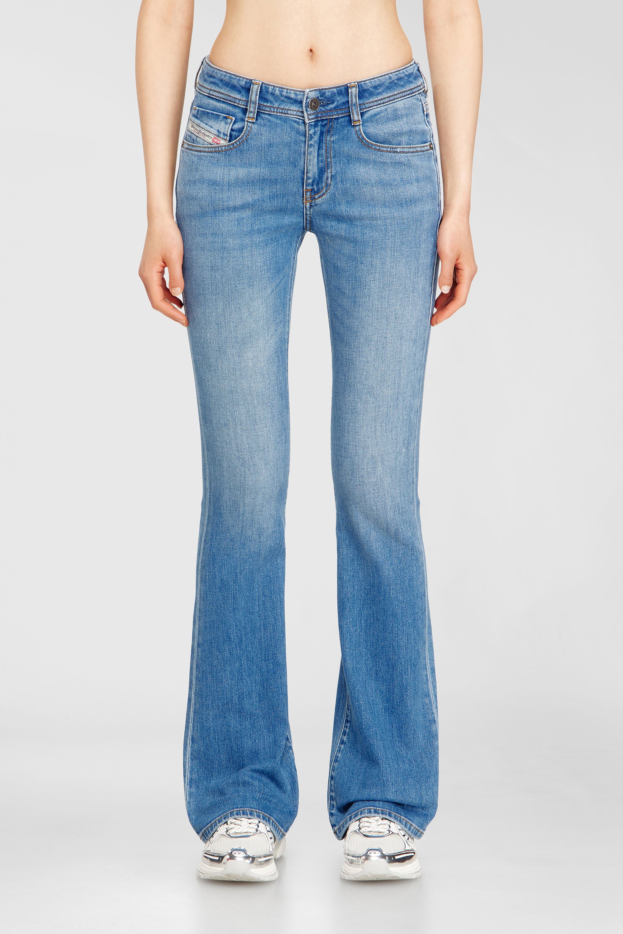 Diesel - Bootcut Jeans 1969 D-Ebbey 0ADBH Donna, Blu Chiaro - Image 1