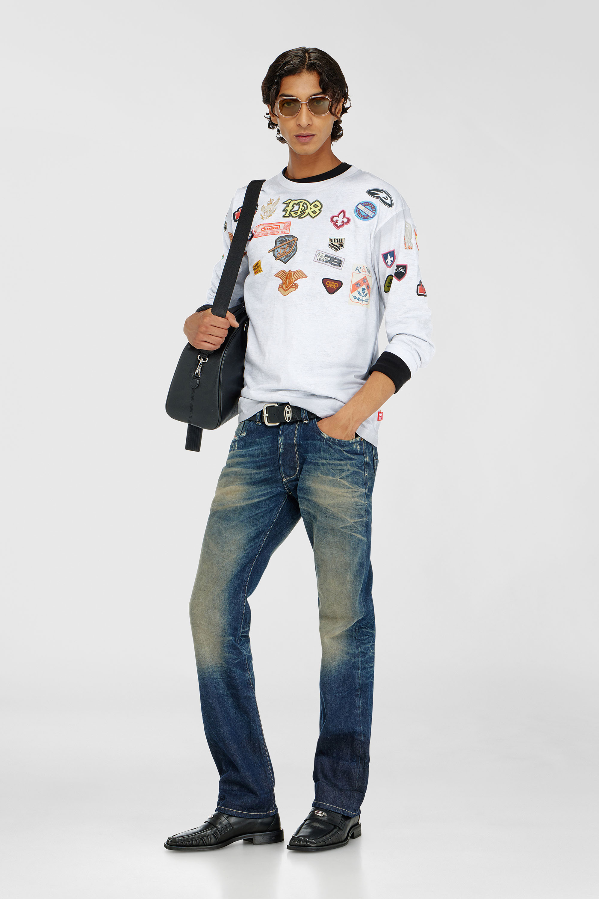 Diesel - T-NORME-LS-PATCHES, T-shirt a manica lunga con stampa patch all-over Uomo in Bianco - 2