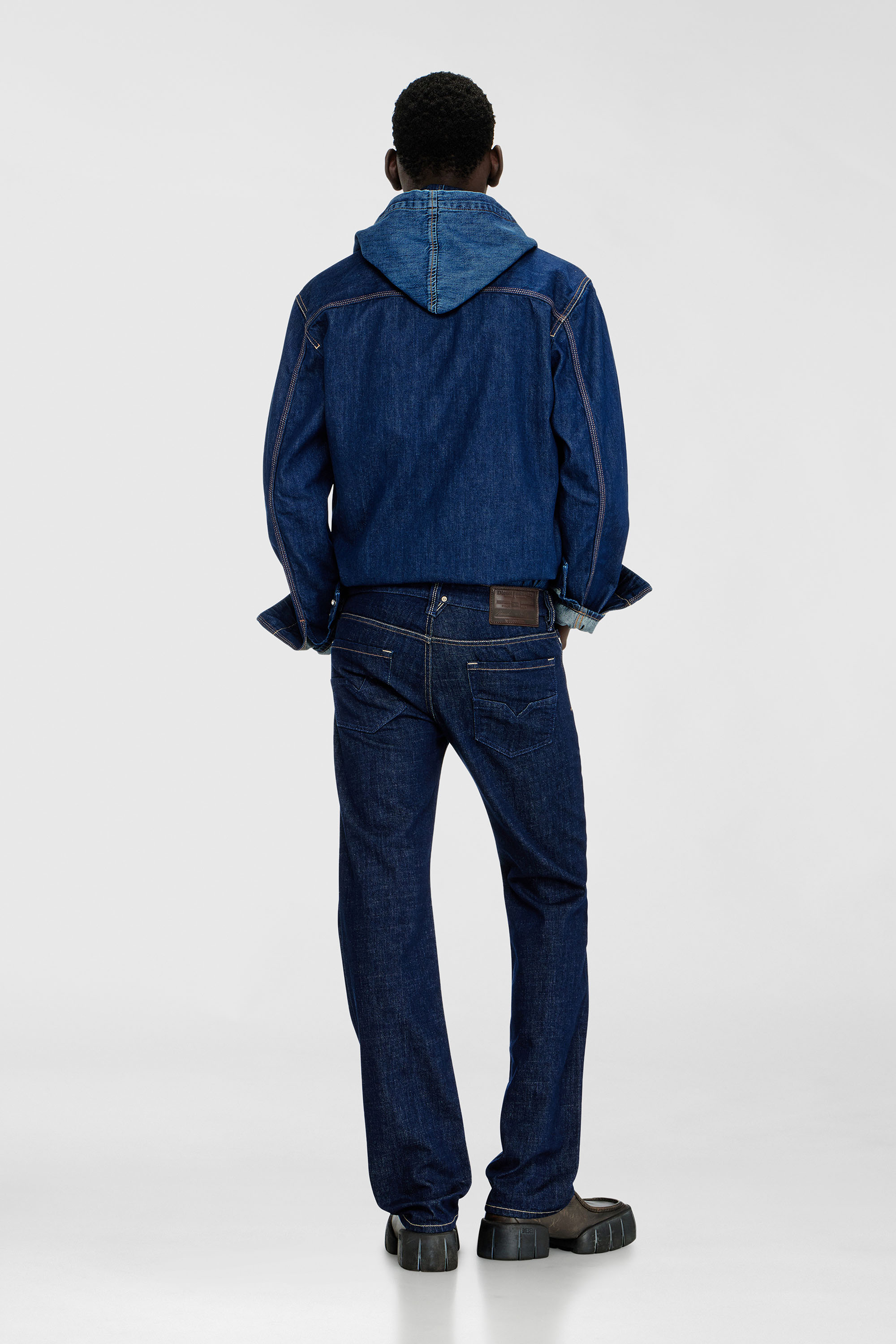 Diesel - Regular Jeans 1985 Larkee 007EQ Uomo, Blu Scuro - Image 3