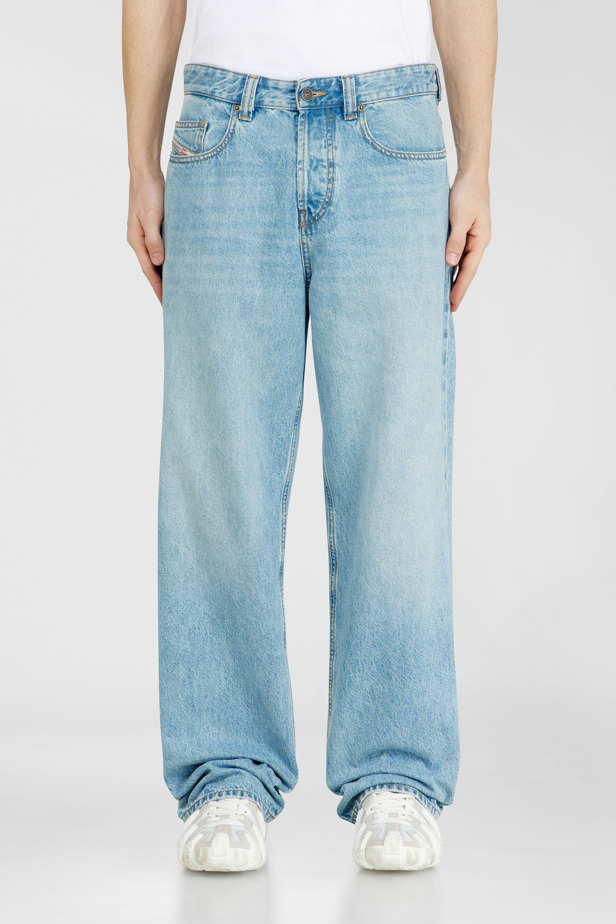 Diesel - Relaxed Jeans 2001 D-Macro 09I29 Uomo, Blu Chiaro - Image 1