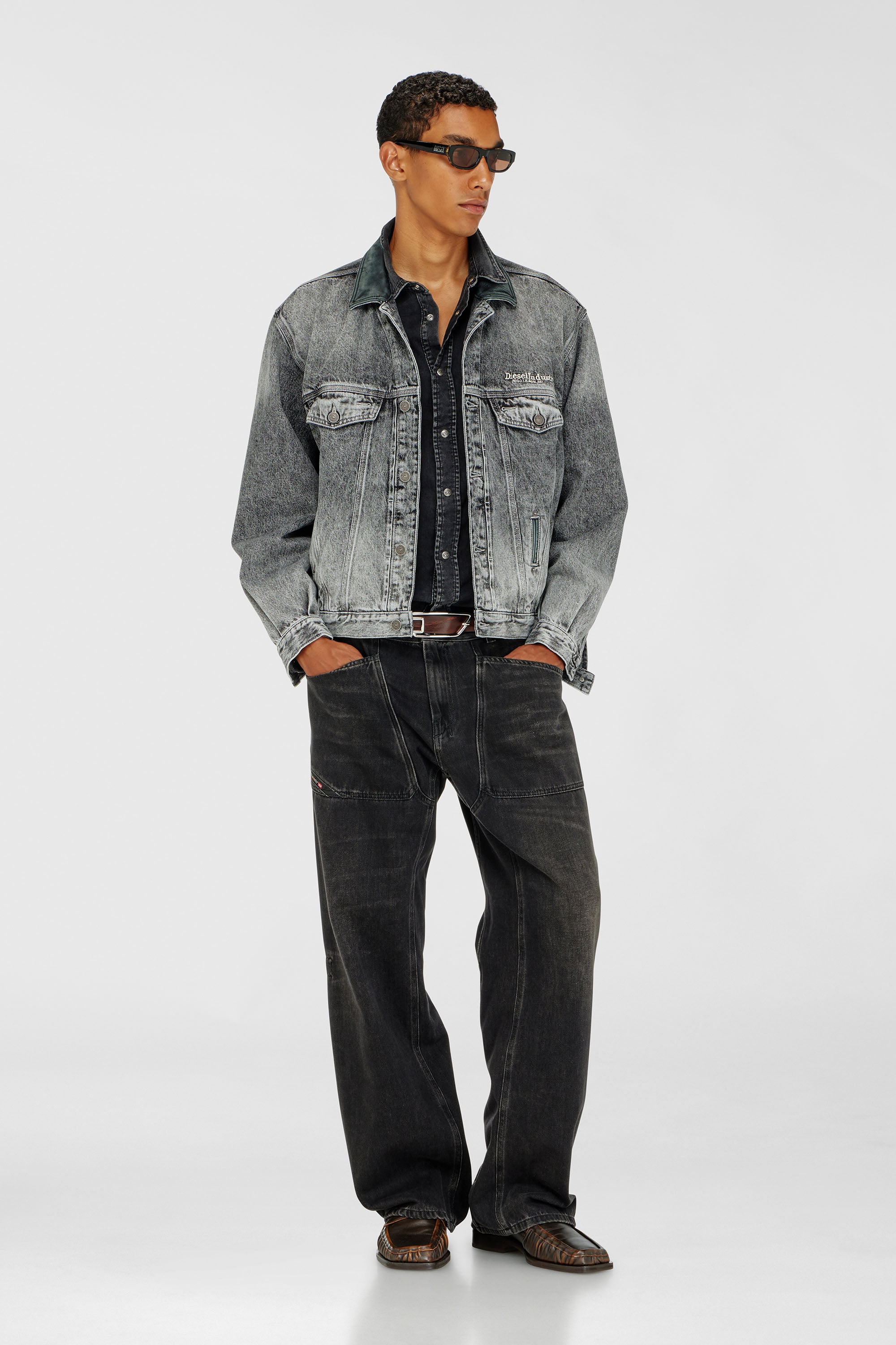 Diesel - D-DENVER-S, Giacca trucker in denim con rifiniture in pelle tono su tono Unisex in Grigio - 1