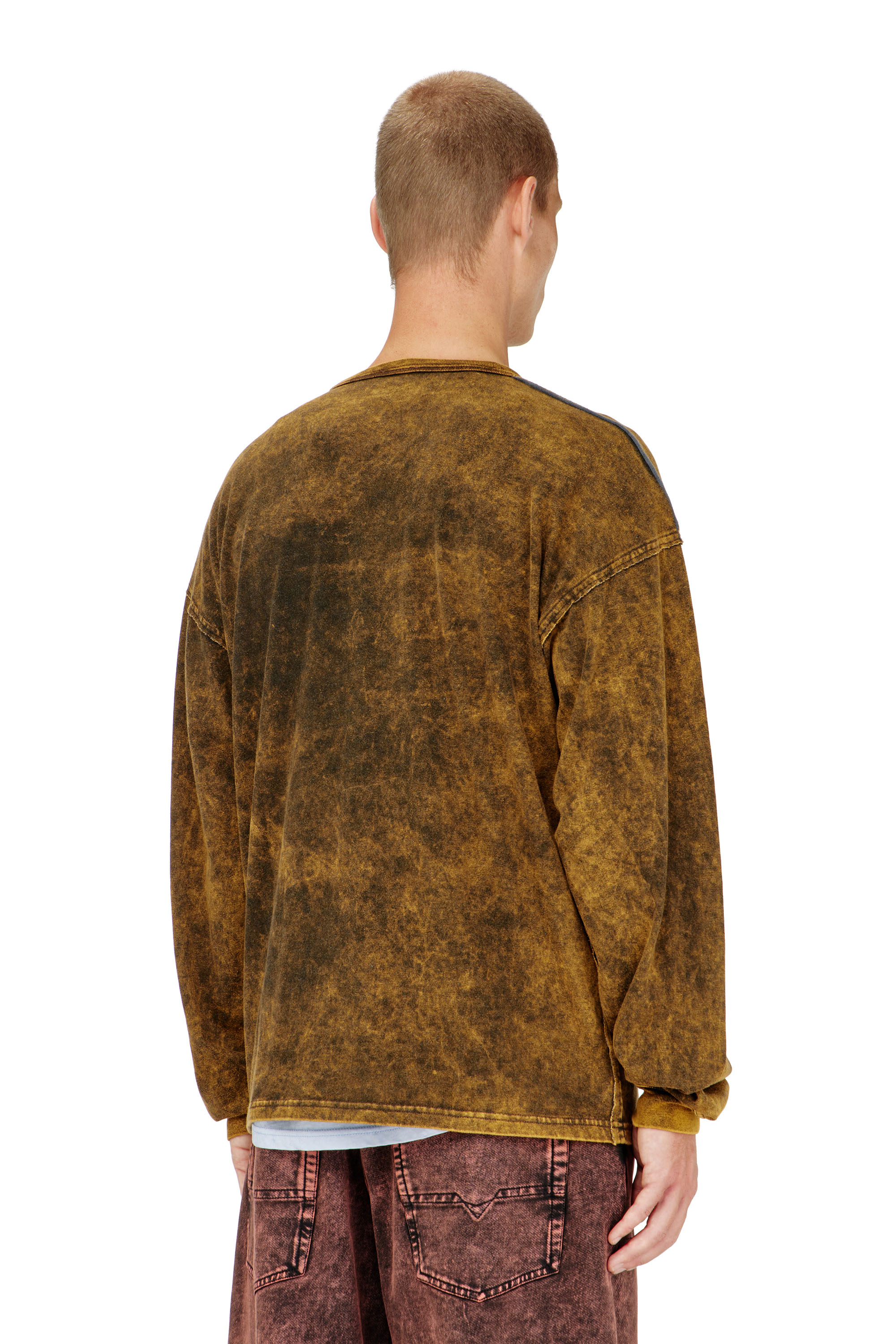 Diesel - T-BOXT-LS-RAW, T-shirt a manica lunga acid wash con soprafili sfrangiati Uomo in Marrone - 4
