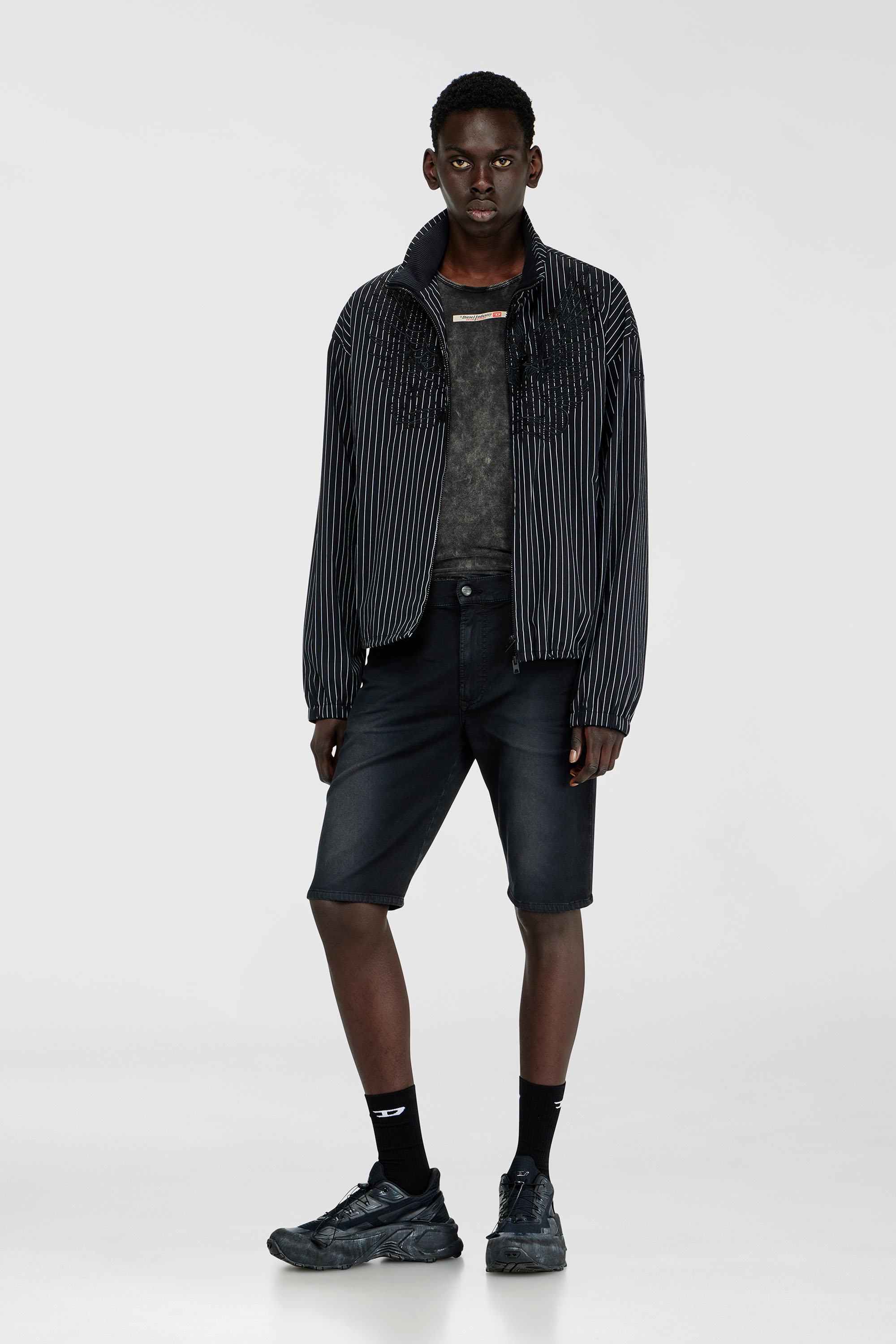 Diesel - 2033 D-KROOLEY-SHORT-BW JOGG, Pantaloni corti slim in denim colorato Uomo in Nero - 1