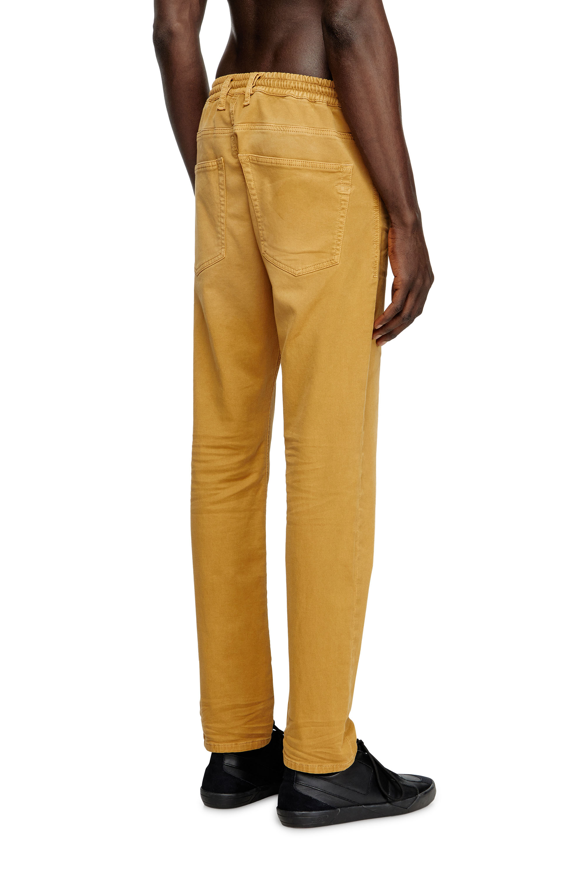 Diesel - Regular 2032 D-Krooley Joggjeans® 0670M Uomo, Marrone Chiaro - Image 4