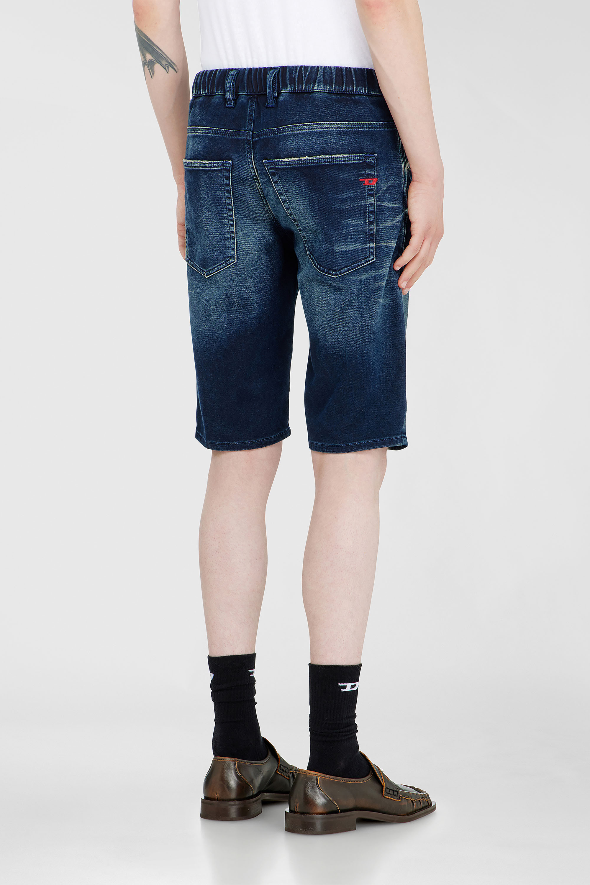 Diesel - 2033 D-KROOLEY-SHORT-BW JOGG, Chino shorts in JoggJeans sfumato Uomo in Blu - 4