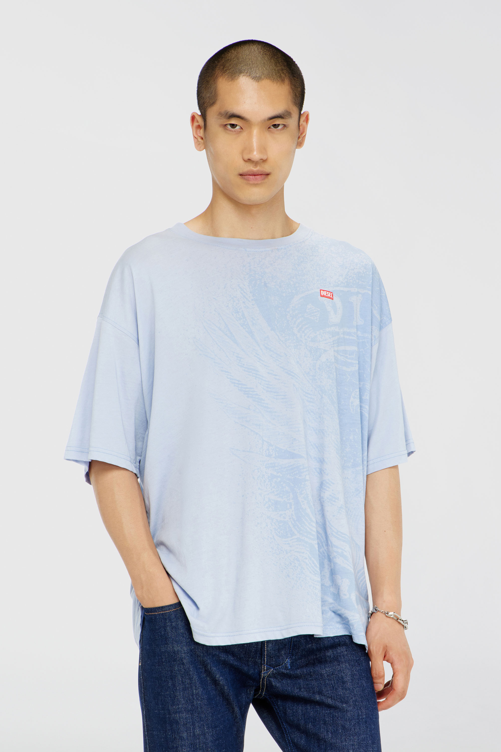 Diesel - T-BOXT-AA3, T-shirt dal taglio rilassato con stampe a pigmenti Uomo in Blu - 1