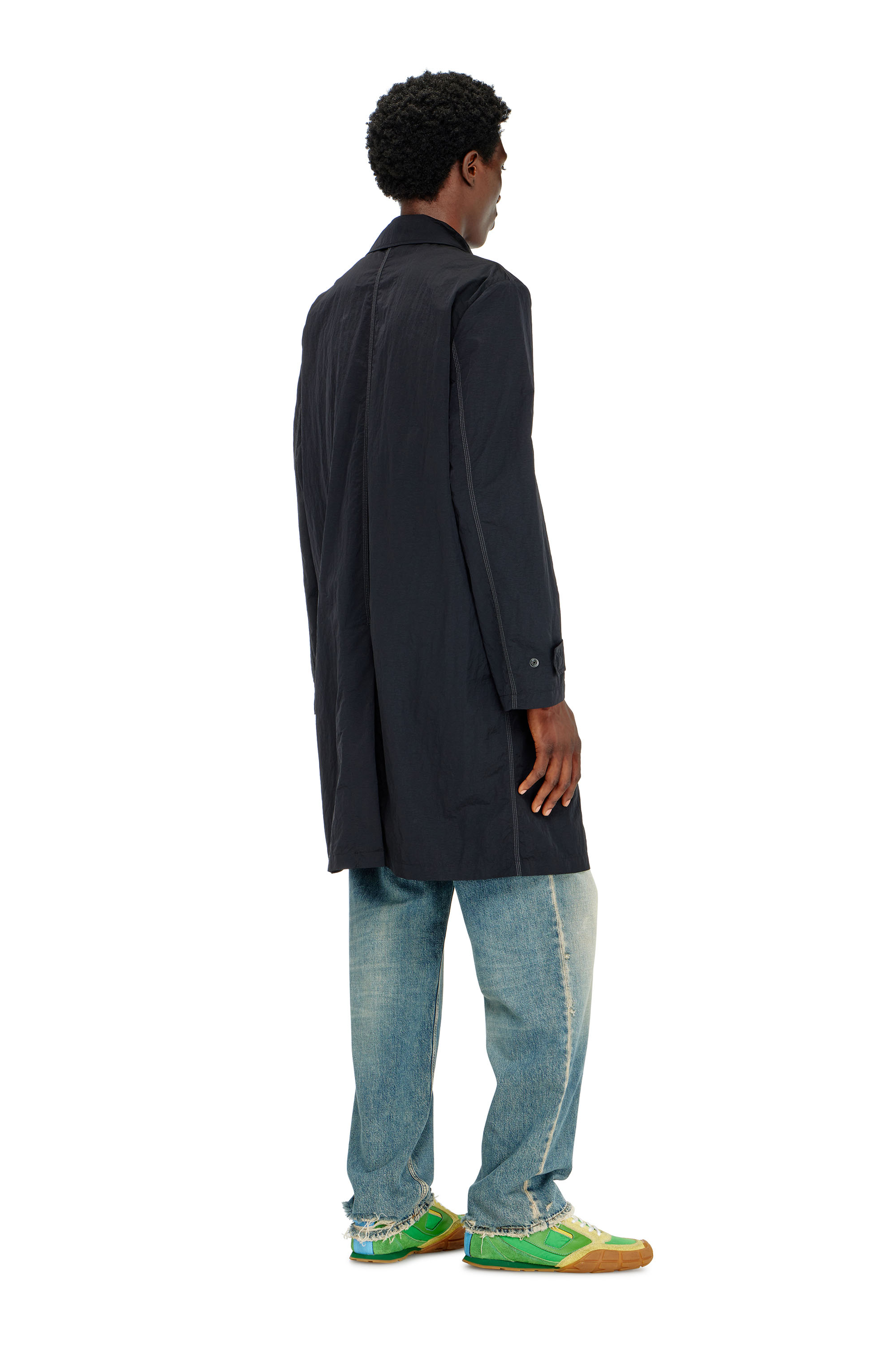 Diesel - J-BURHAT, Cappotto in nylon con finitura crinkle lucida Uomo in Nero - 4