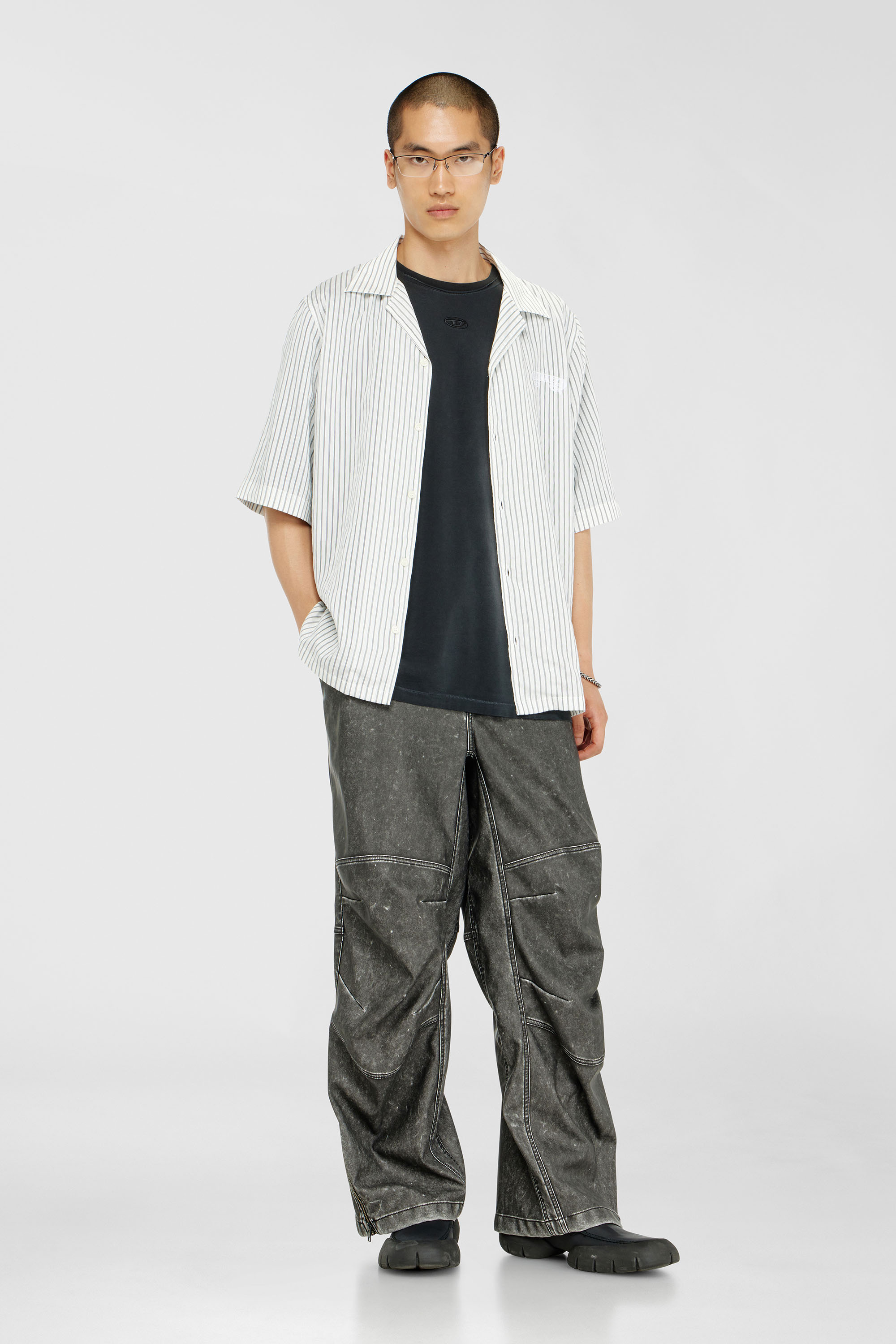 Diesel - T-POCK, T-shirt faded con taschino effetto ripped Uomo in Nero - 2