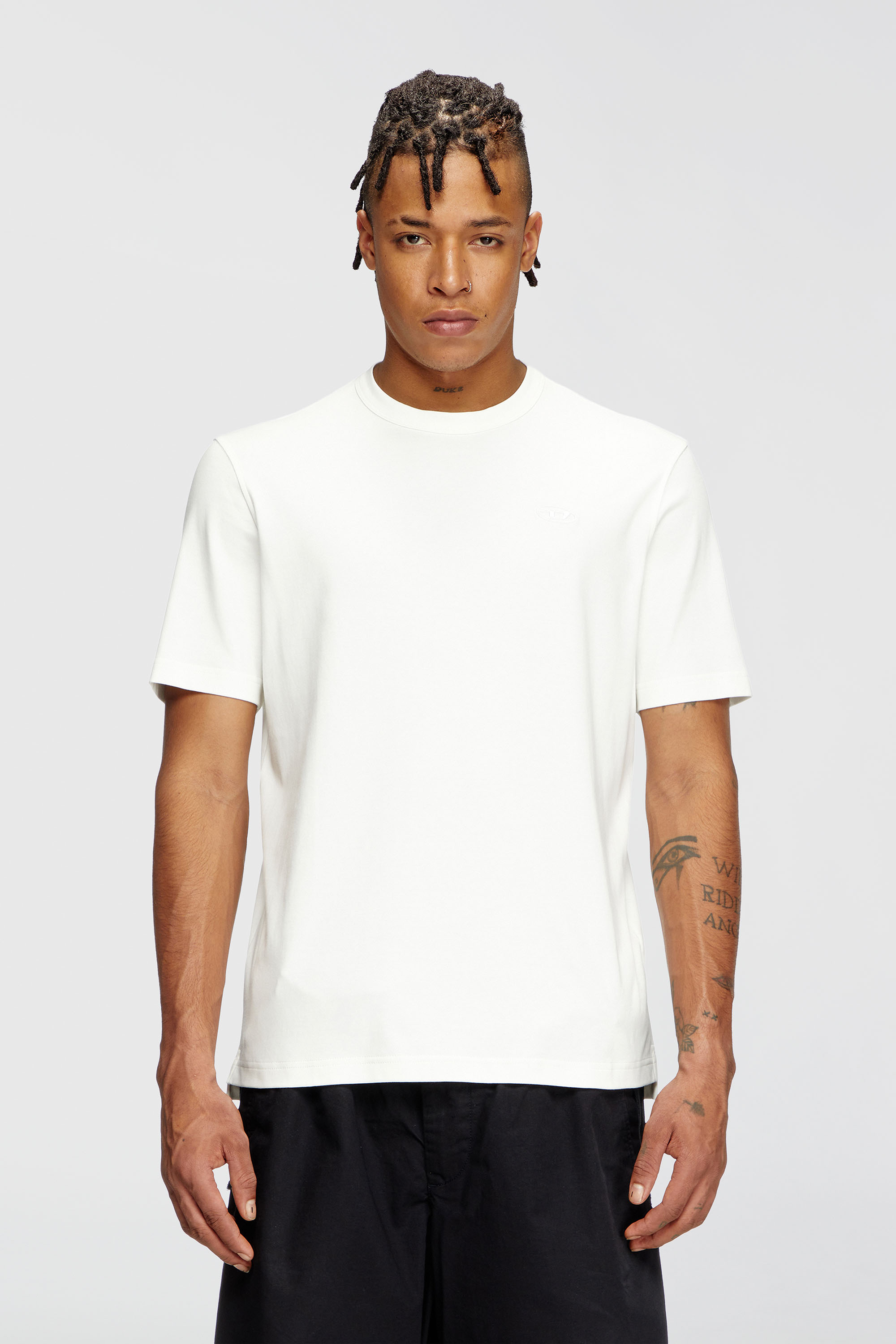 Diesel - T-ADJUST-SLITS-R17, T-shirt con logo ricamato in tono Uomo in Bianco - 3