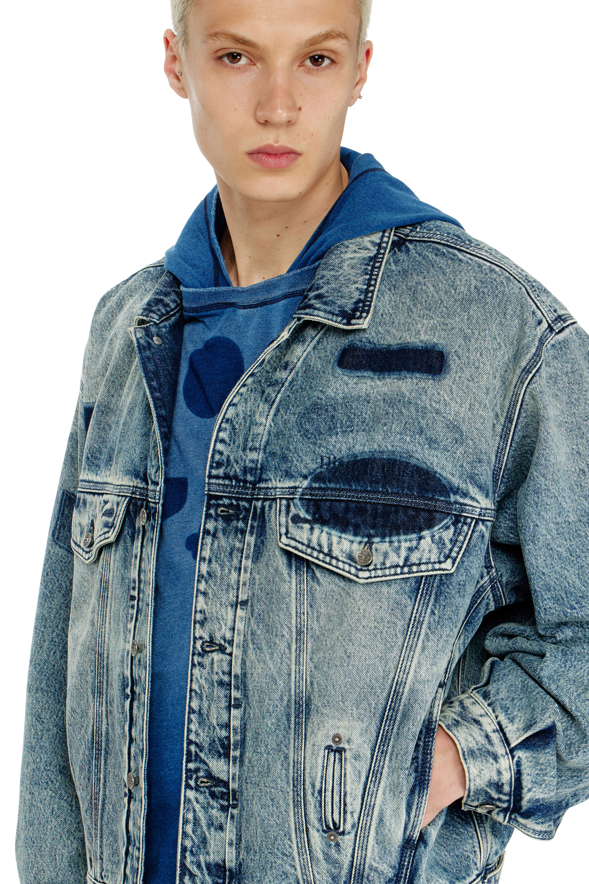 Diesel - D-DENVER-S2, Giacca trucker con effetto patch Unisex in Blu - 5