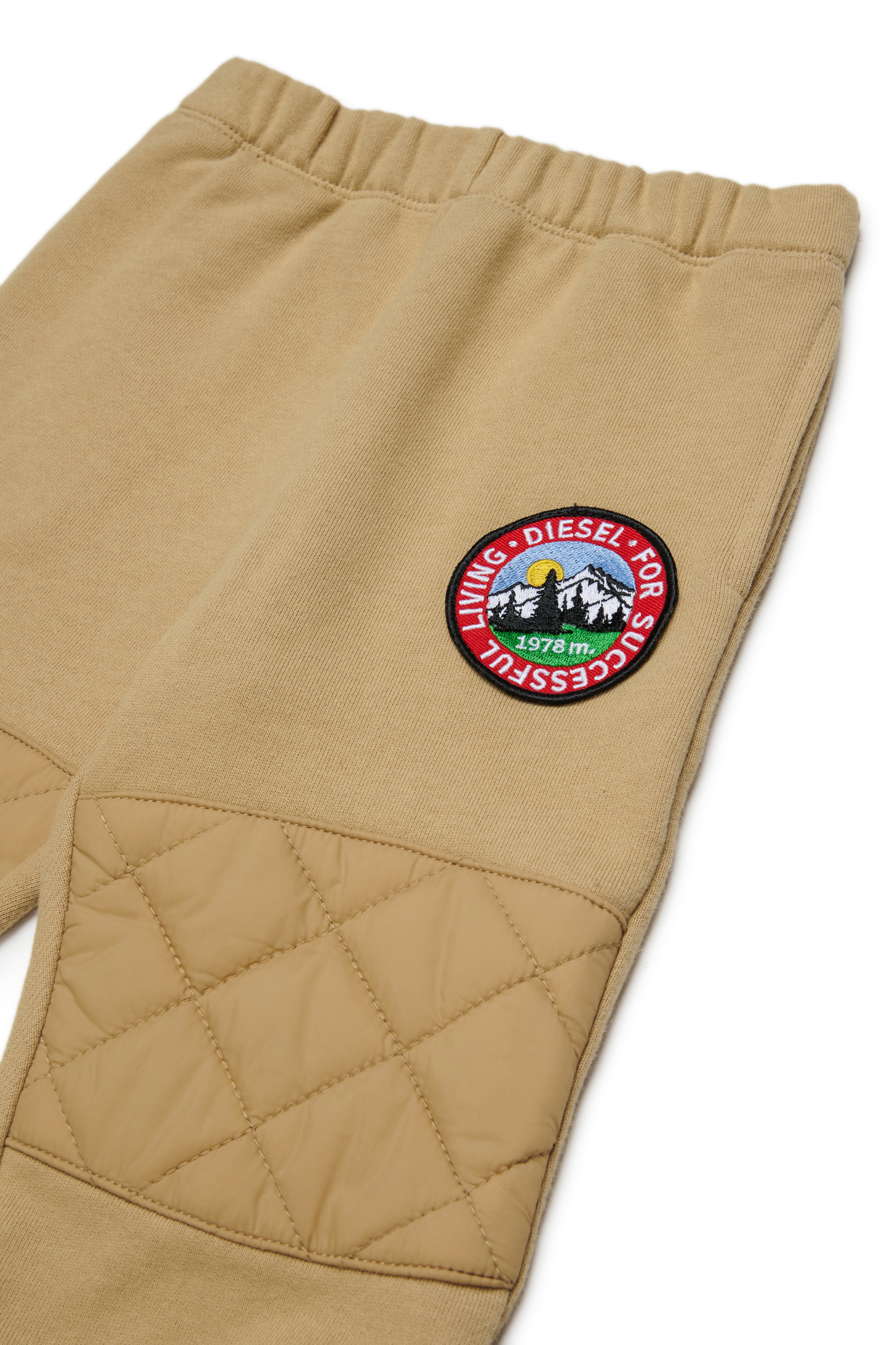Diesel - PMONTB, Pantaloni da tuta con inserti trapuntati sulle ginocchia Unisex in Marrone - 3