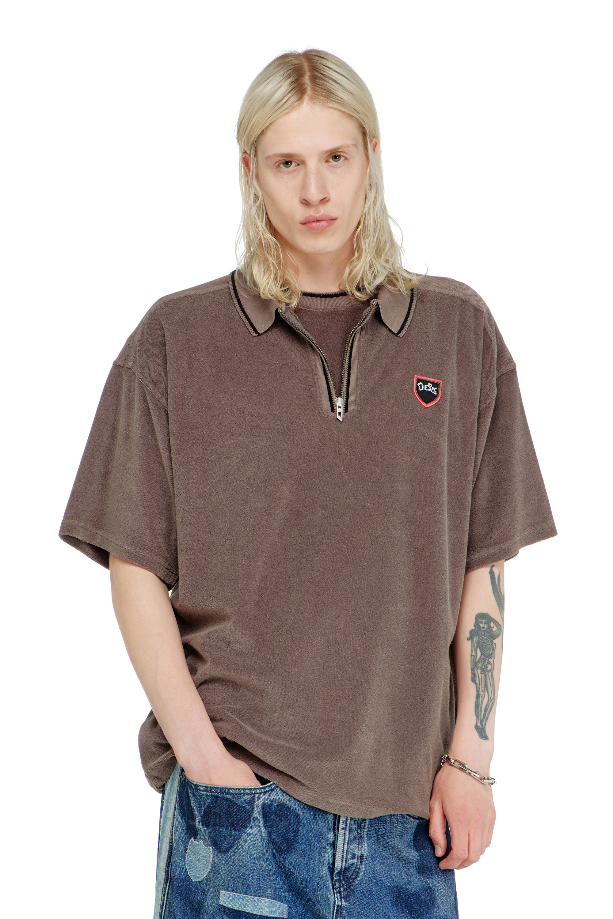 Diesel - T-SPONGY-ZIP, Polo in chenille con patch shield Uomo in Marrone - 1