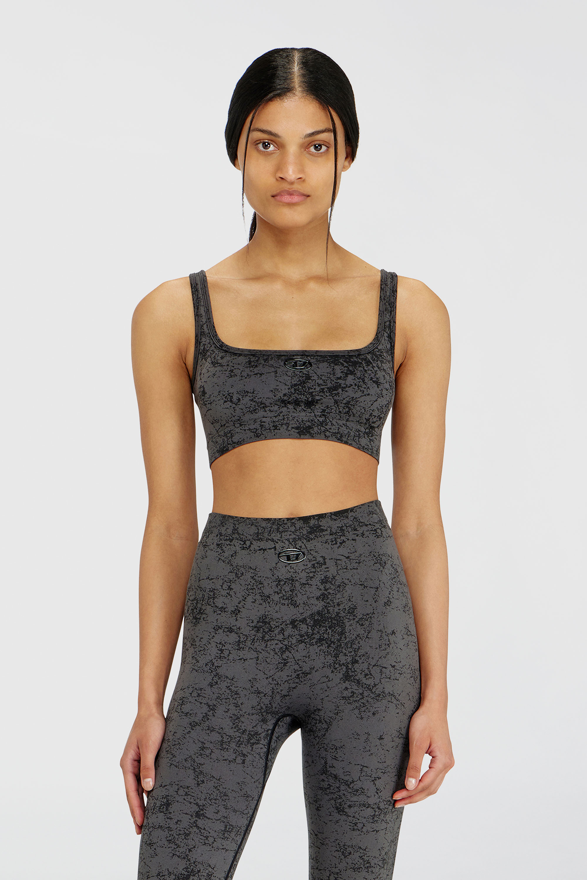 Diesel - HELLA-UTLT, Reggiseno sportivo con stampa utility Donna in Grigio - 3