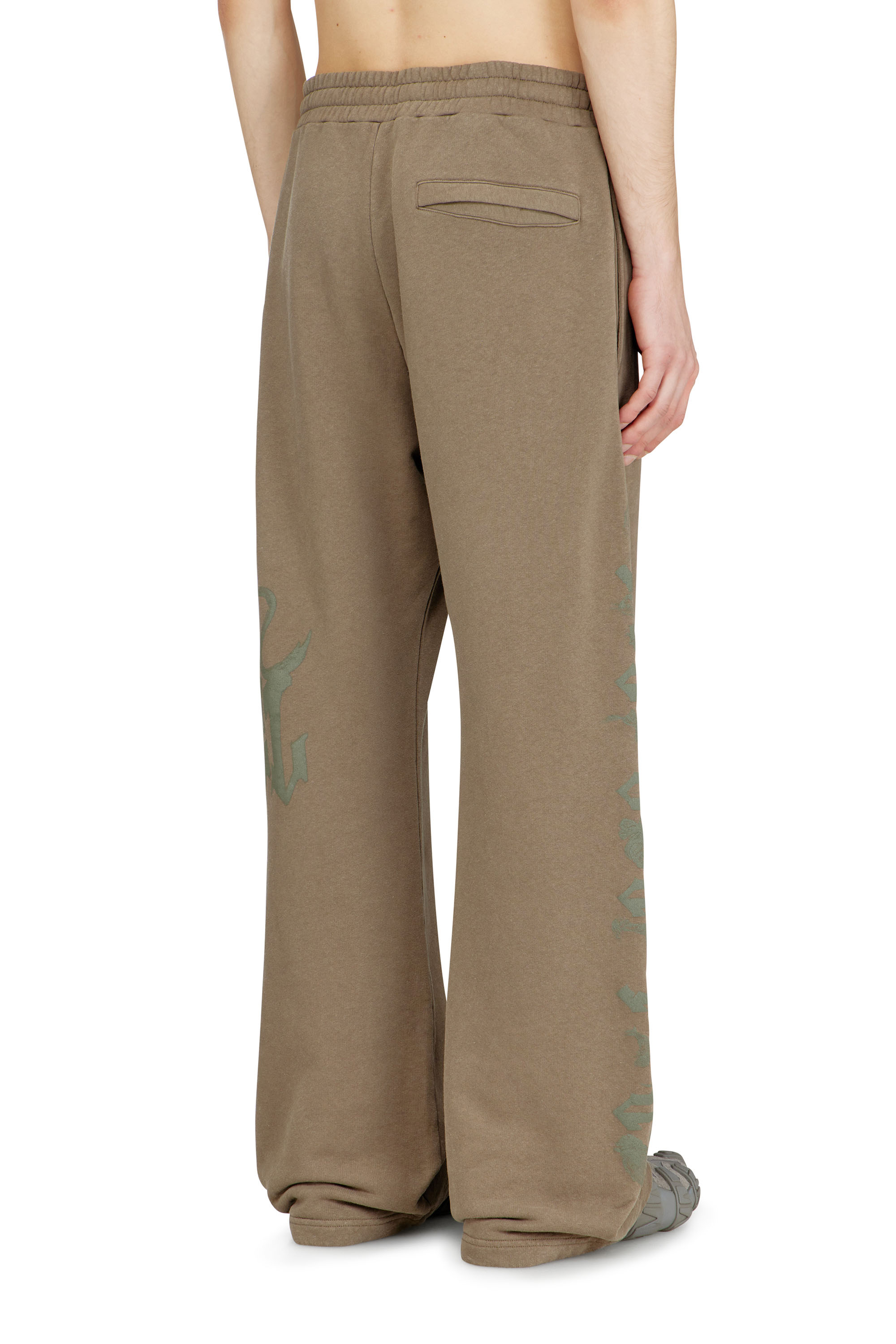 Diesel - P-GRO, Pantaloni tuta trattati con stampa logo Uomo in Marrone - 4