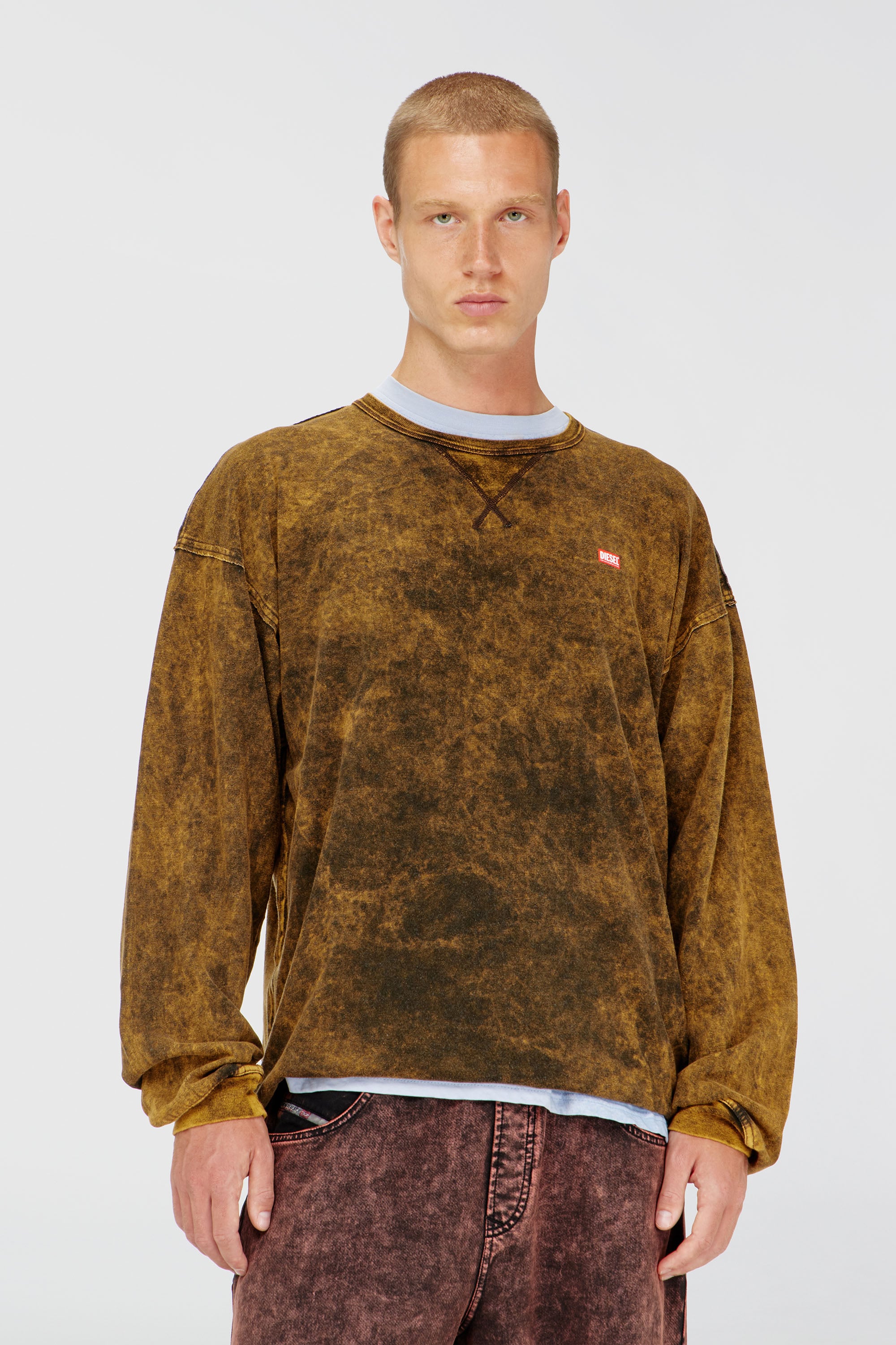 Diesel - T-BOXT-LS-RAW, T-shirt a manica lunga acid wash con soprafili sfrangiati Uomo in Marrone - 1