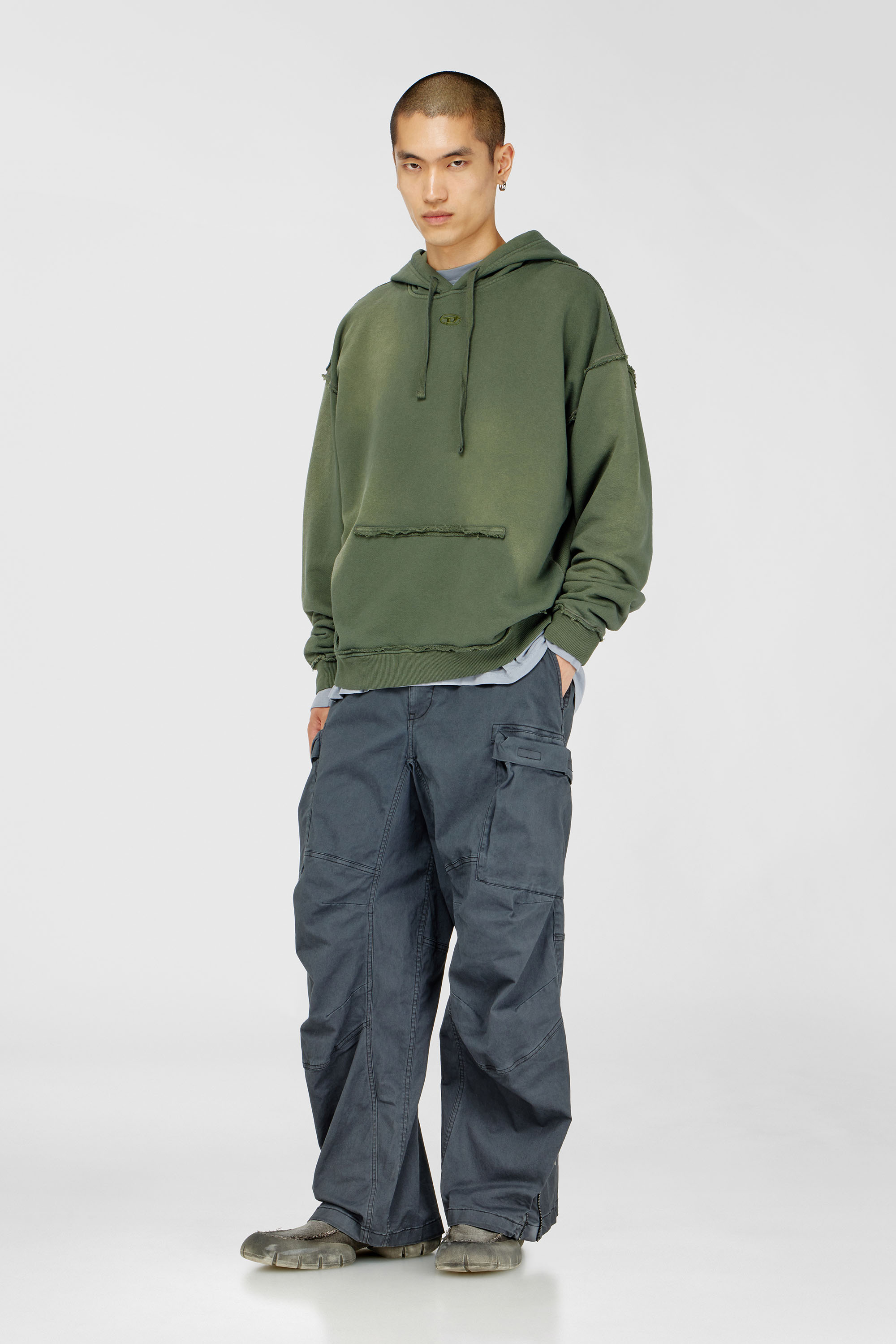 Diesel - S-POCK-HOOD, Hoodie in cotone faded con dettagli sfrangiati Uomo in Verde - 1