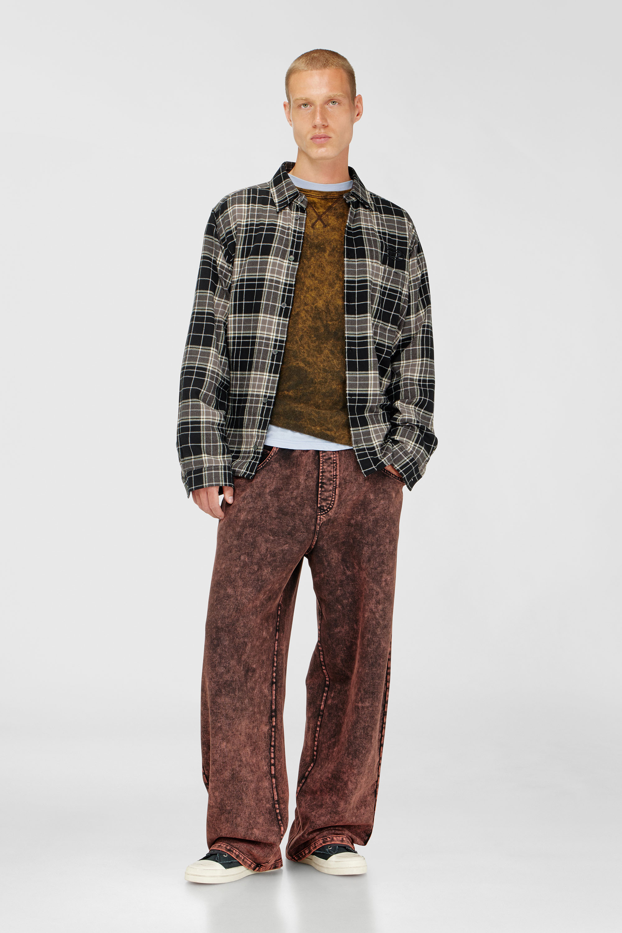 Diesel - T-BOXT-LS-RAW, T-shirt a manica lunga acid wash con soprafili sfrangiati Uomo in Marrone - 2