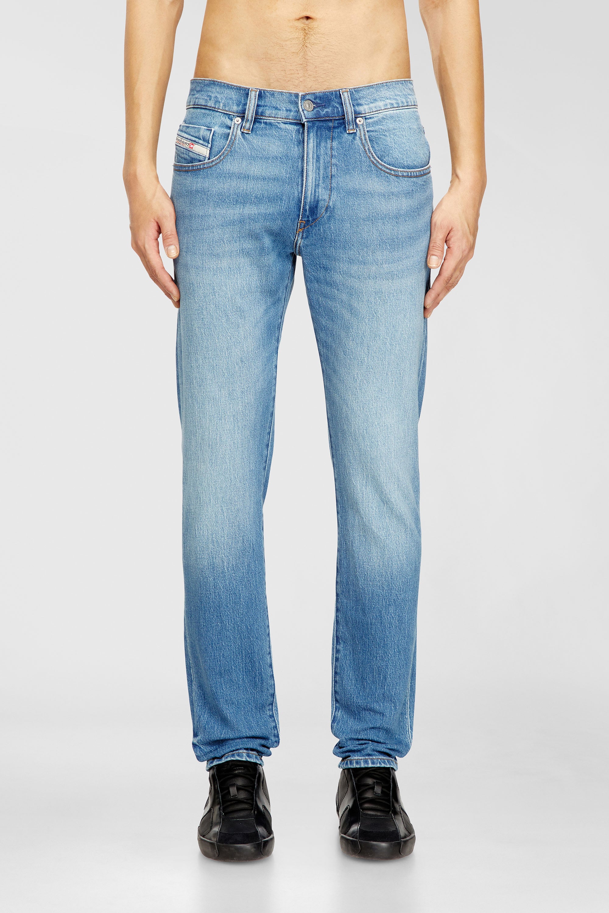 Diesel - Slim Jeans 2019 D-Strukt 0ADBK Uomo, Blu Chiaro - Image 2