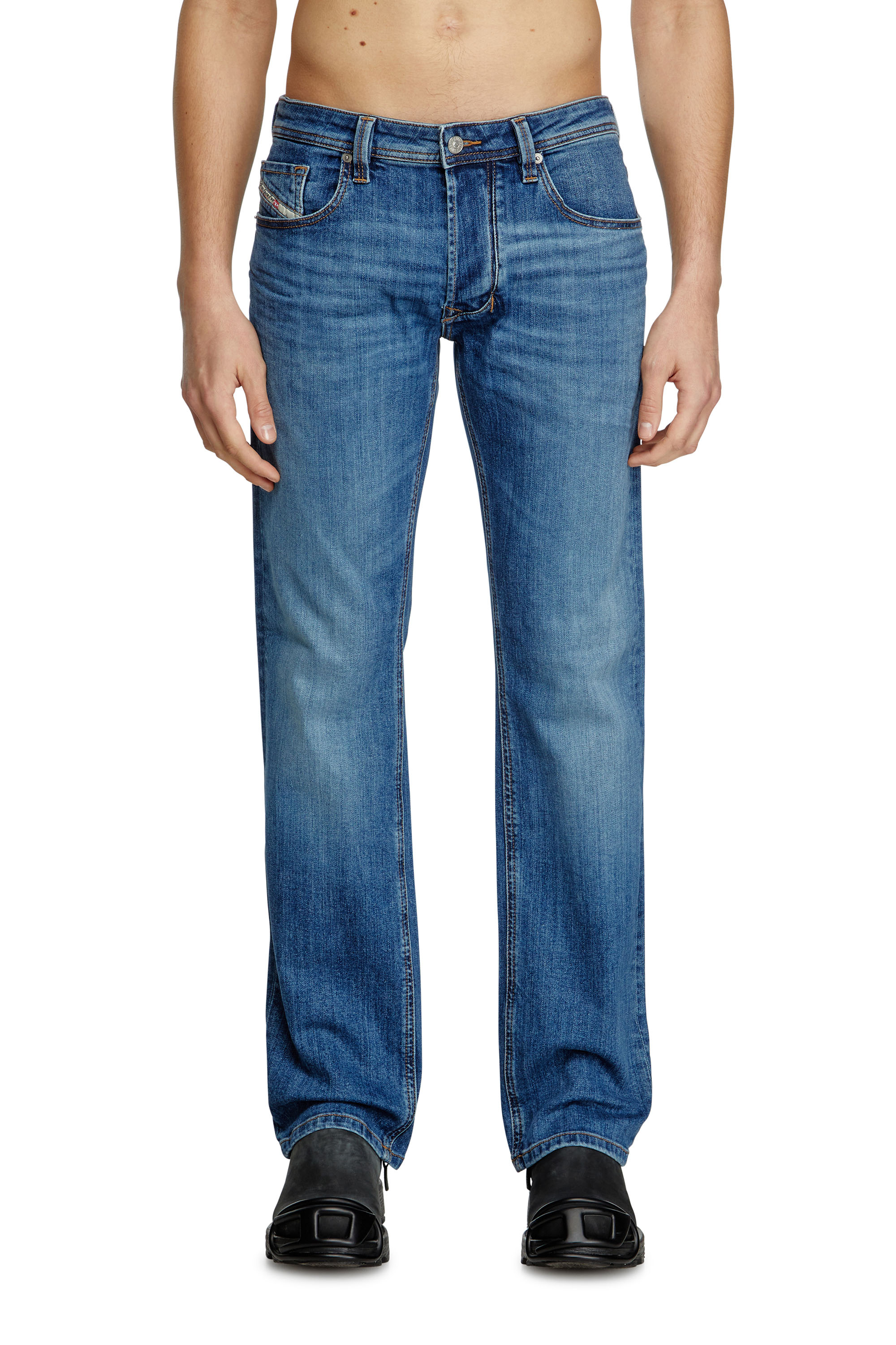 Diesel - Regular Jeans 1985 Larkee 0KIAL Uomo, Blu Chiaro - Image 1