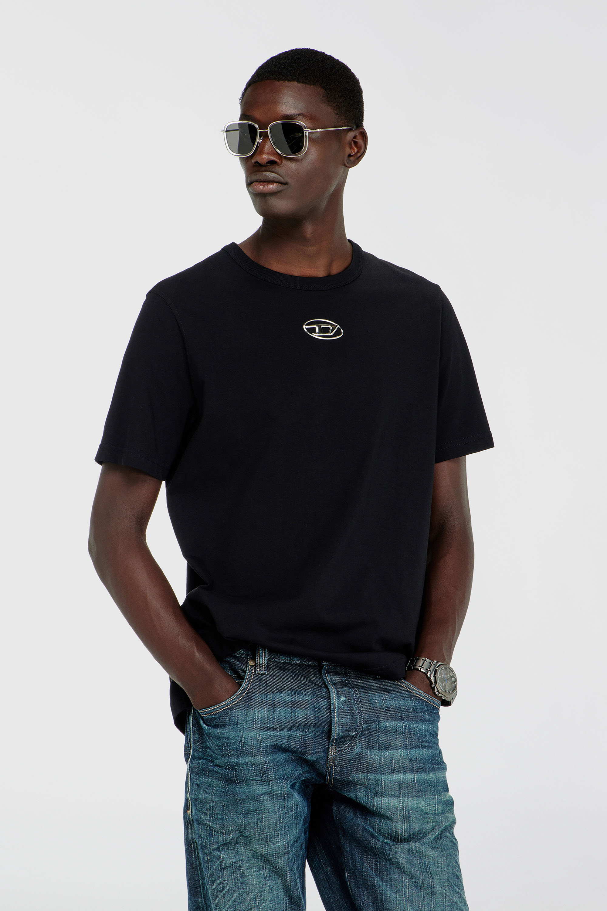 Diesel - T-ADJUST-OD, T-shirt con Oval D metallica Uomo in Nero - 3