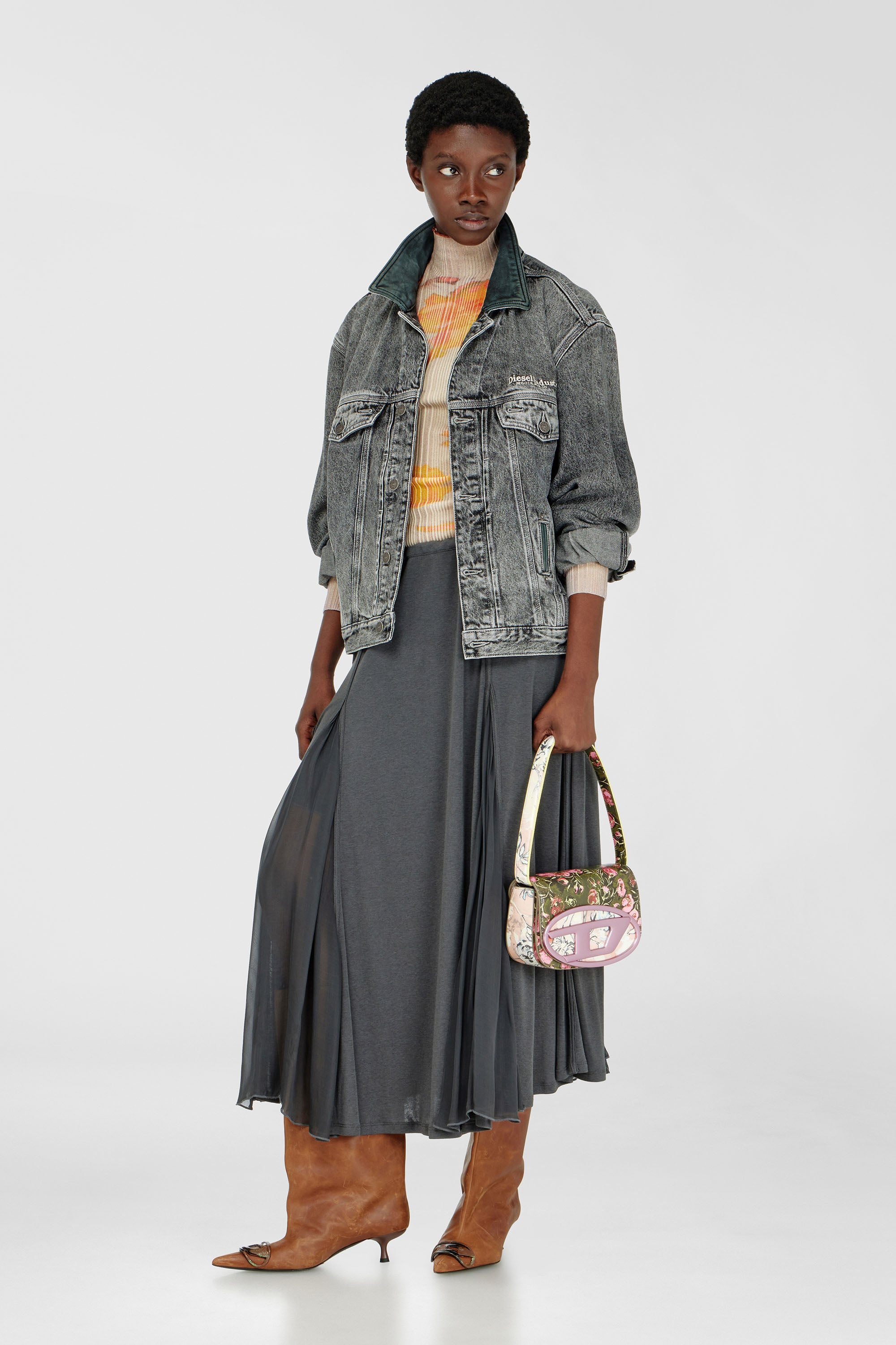Diesel - D-DENVER-S, Giacca trucker in denim con rifiniture in pelle tono su tono Unisex in Grigio - 2