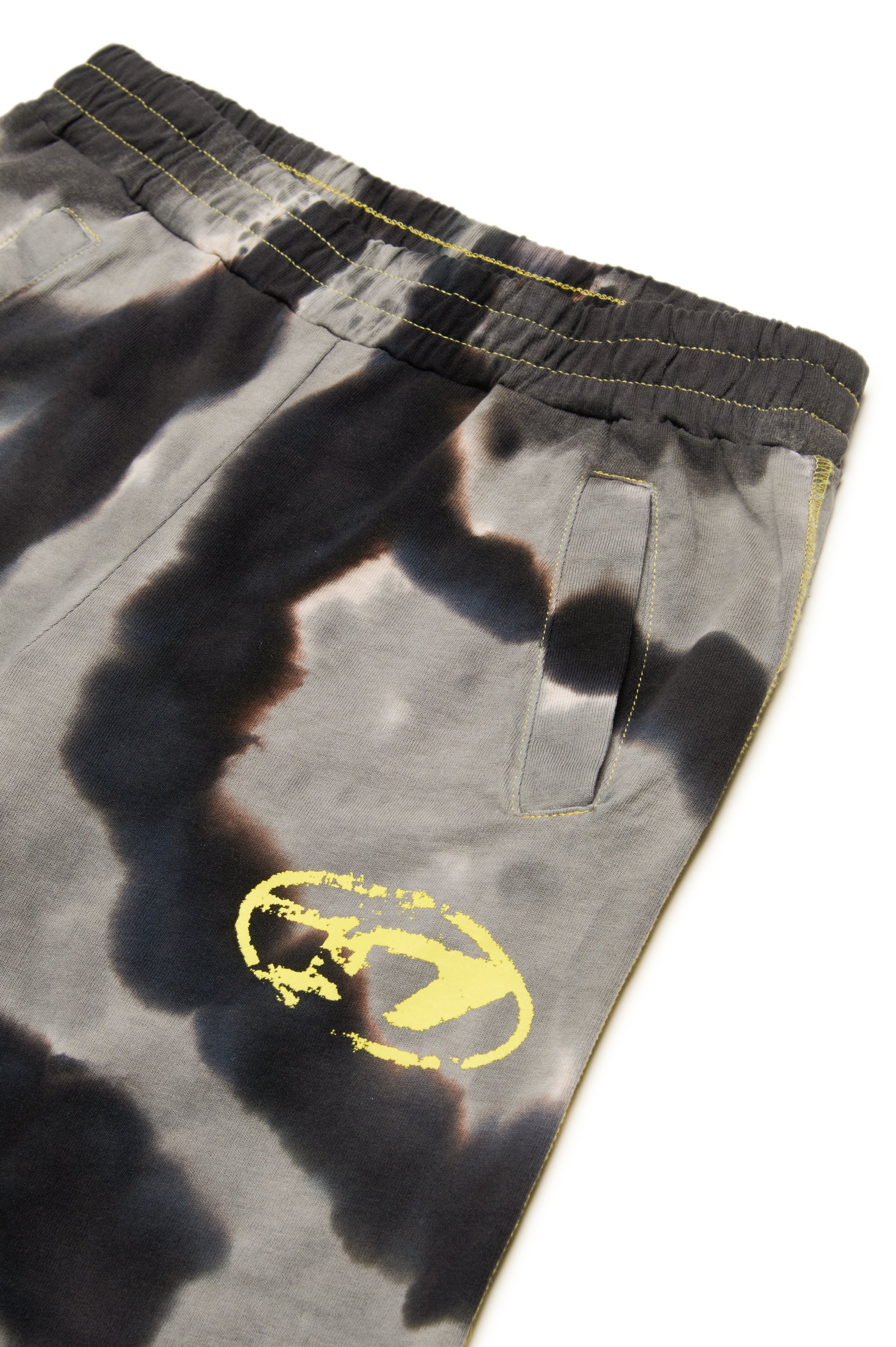 Diesel - PBOBX, Shorts sportivi con stampa batik Uomo in Nero - 3