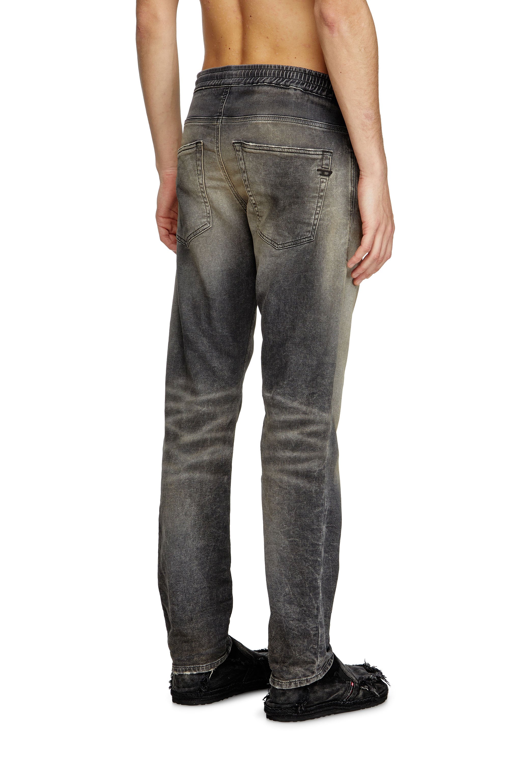 Diesel - Regular 2030 D-Krooley Joggjeans® 068PG Uomo, Grigio Chiaro - Image 4