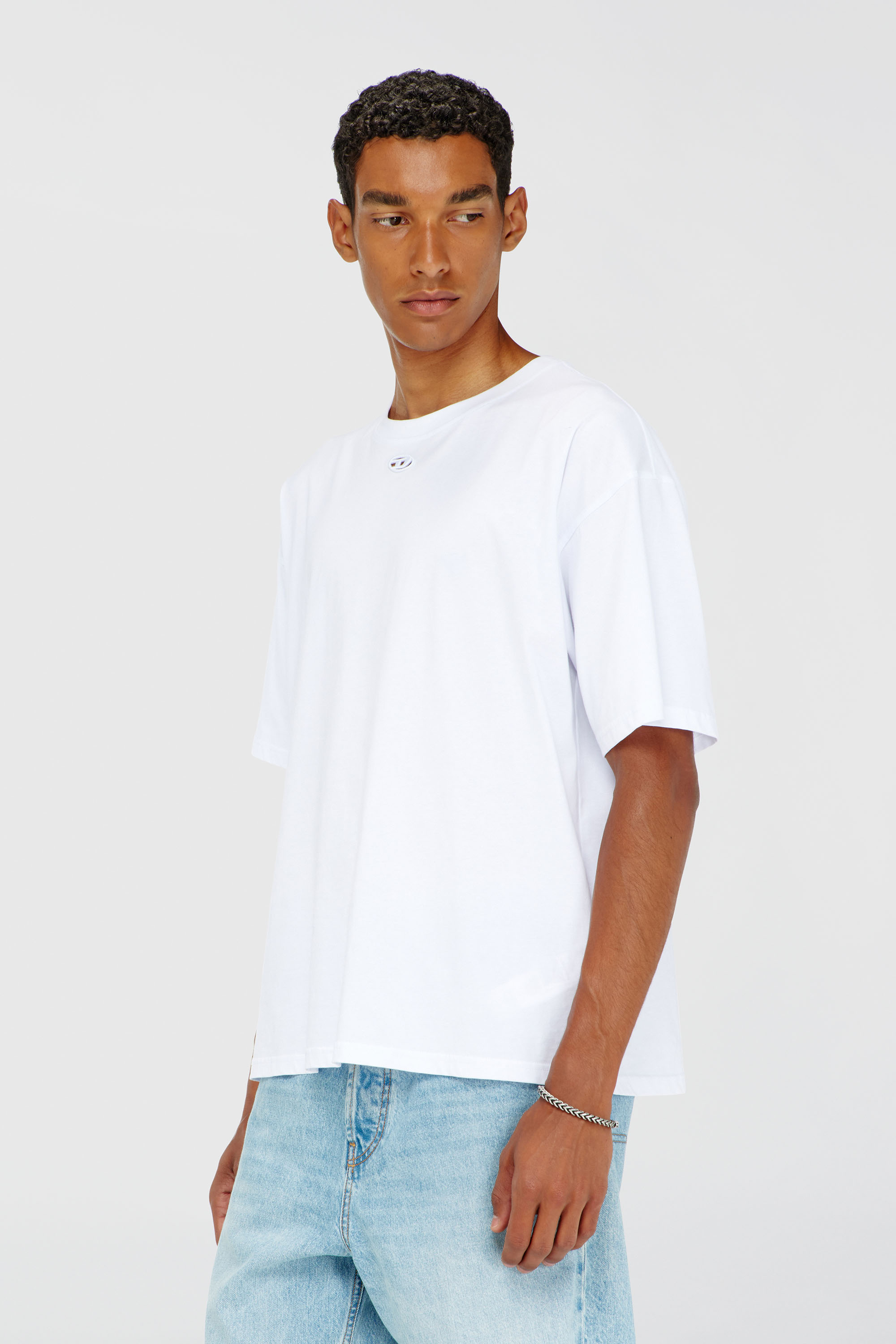 Diesel - T-BOXT-DCO, T-shirt in cotone dalla vestibilit&agrave; rilassata con ricamo Oval D Uomo in Bianco - 1