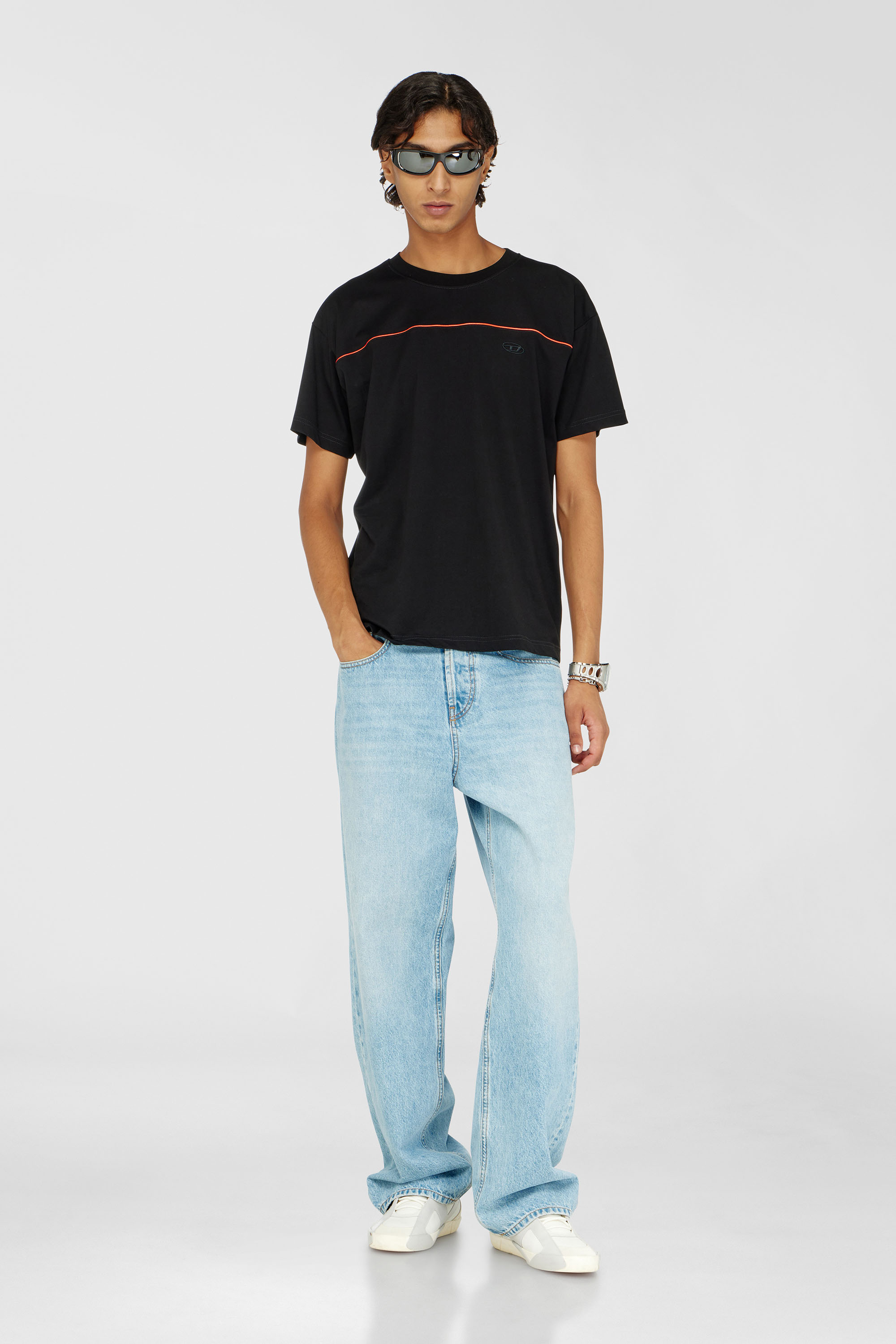 Diesel - T-NORM-PIPING, T-shirt con profili a contrasto Uomo in Nero - 2