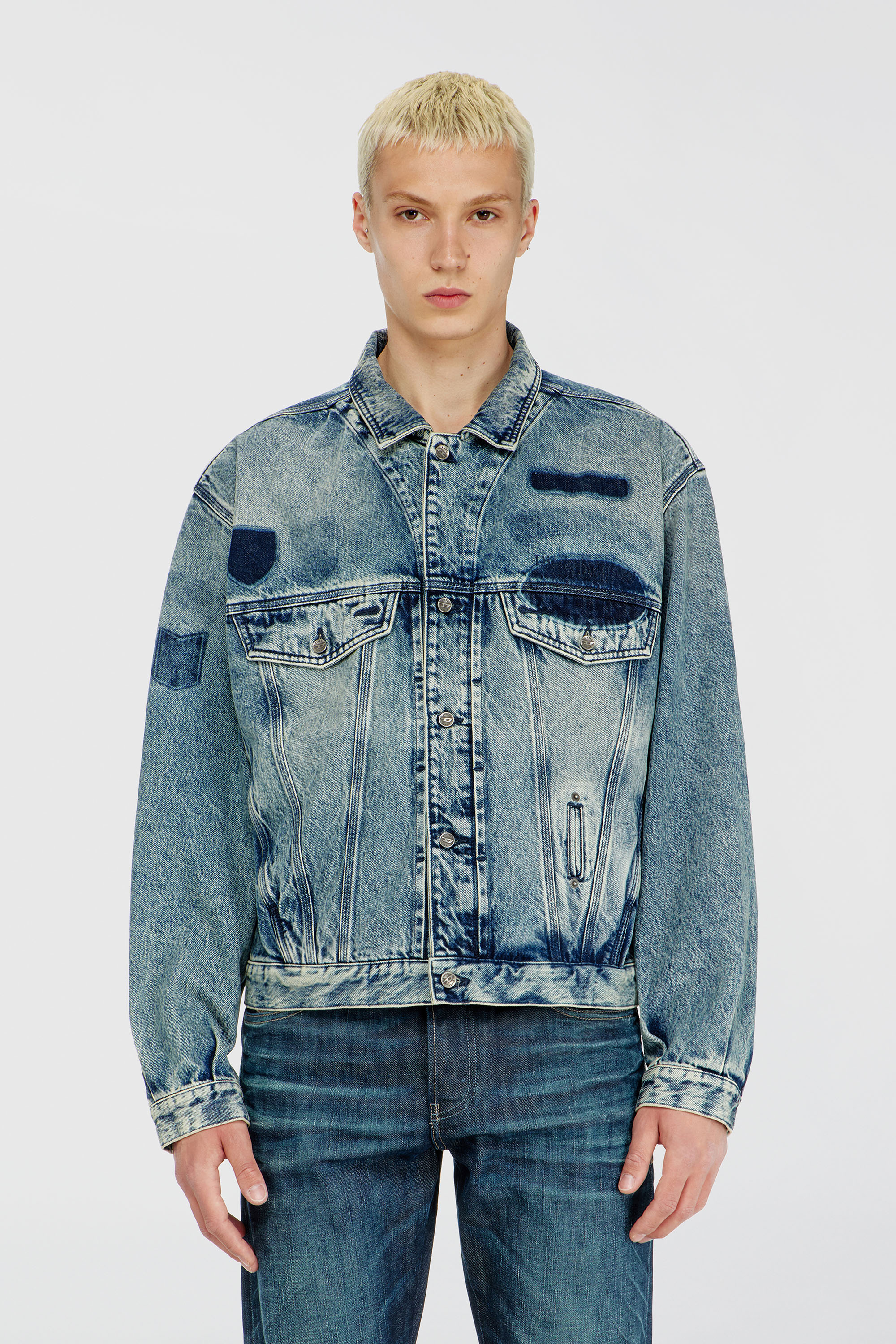 Diesel - D-DENVER-S2, Giacca trucker con effetto patch Unisex in Blu - 3