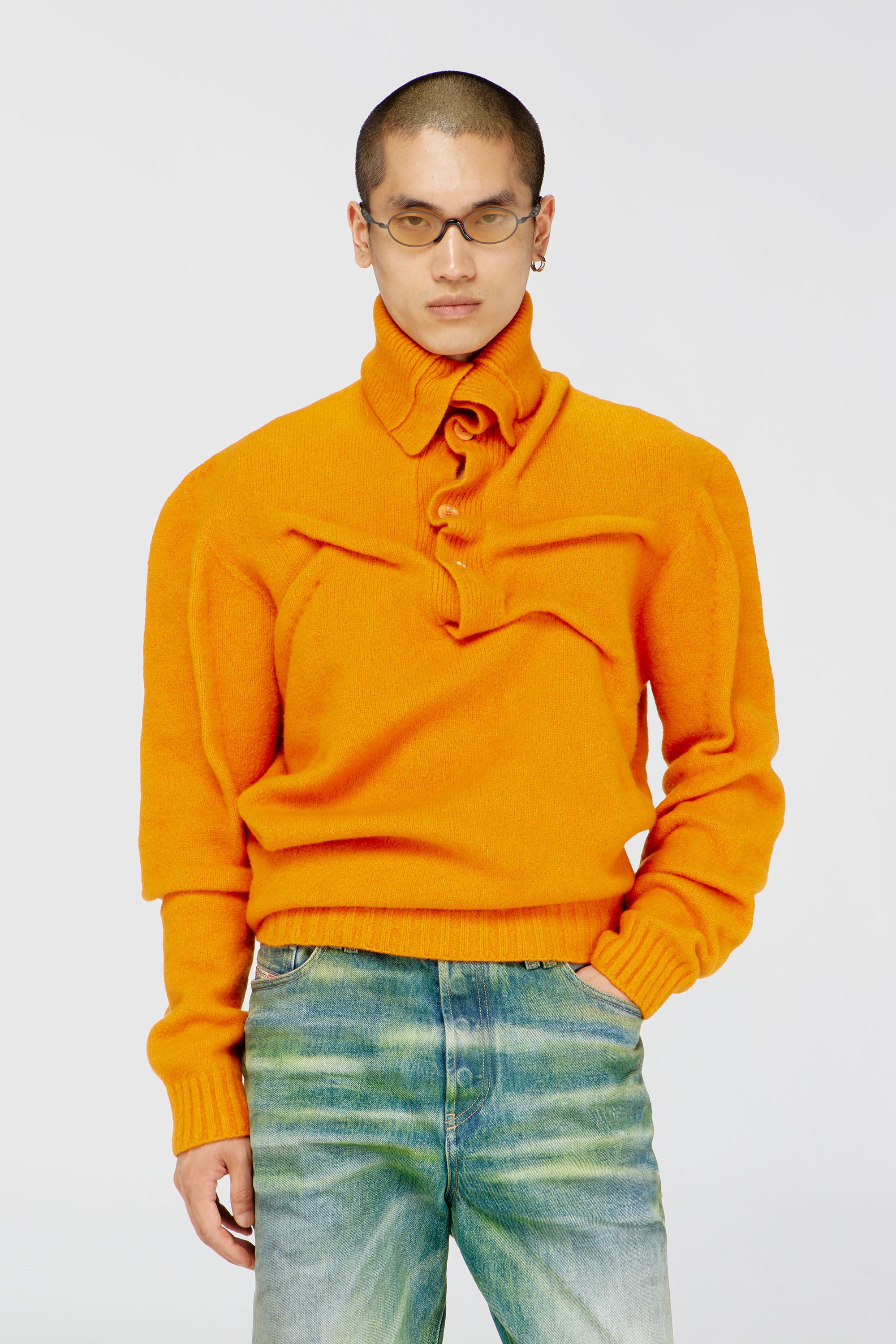 Diesel - K-ANDREW, Maglione con bottoni al collo in maglia cotta effetto stropicciato Uomo in Arancione - 1