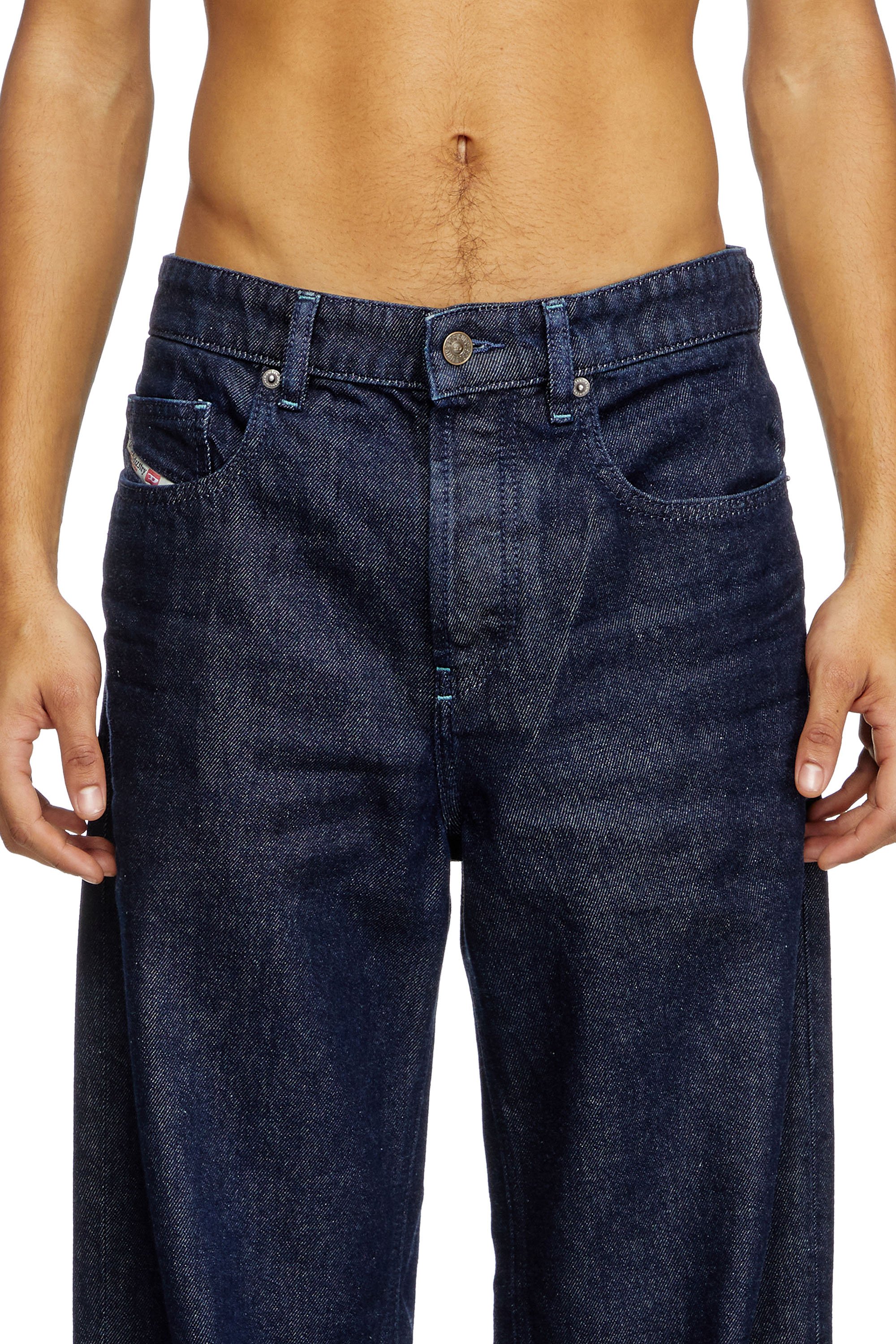 Diesel - Relaxed Jeans 2001 D-Macro 0GRDV Uomo, Blu Scuro - Image 4