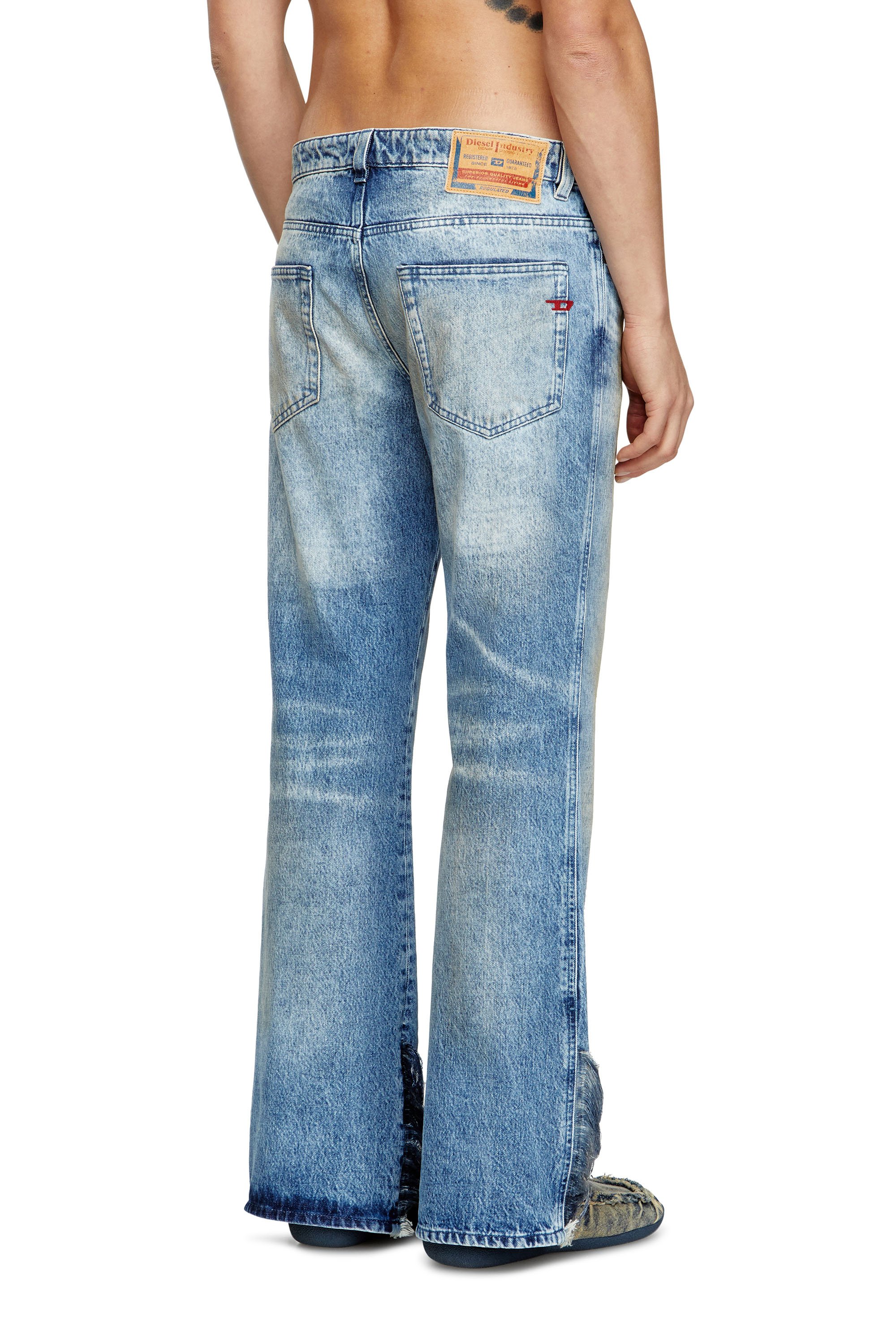 Diesel - Bootcut Jeans 1998 D-Buck 0CMBM Uomo, Blu medio - Image 4