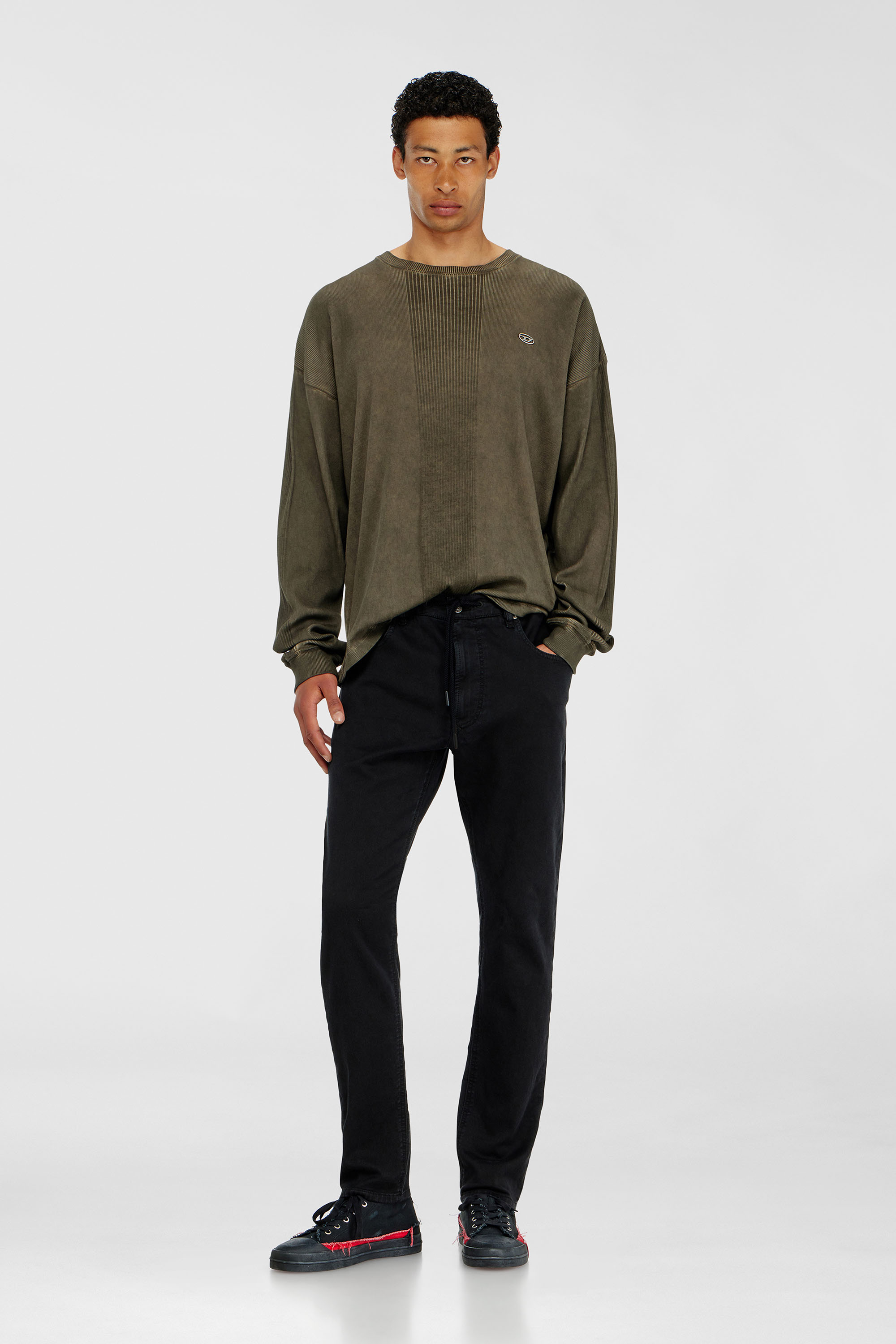 Diesel - Regular 2032 D-Krooley Joggjeans&reg; 068NH Uomo, Nero/Grigio scuro - Image 1