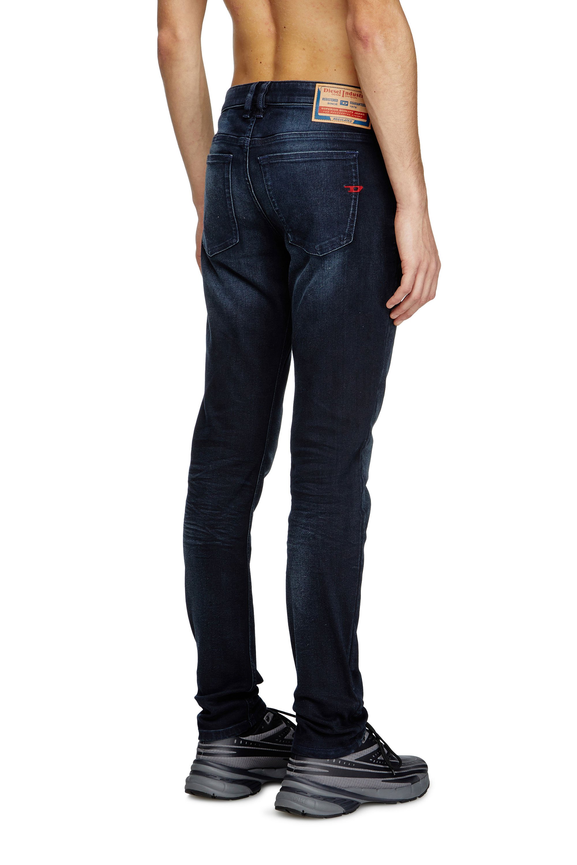 Diesel - Skinny Jeans 1979 Sleenker 0BMBU Uomo, Blu Scuro - Image 3