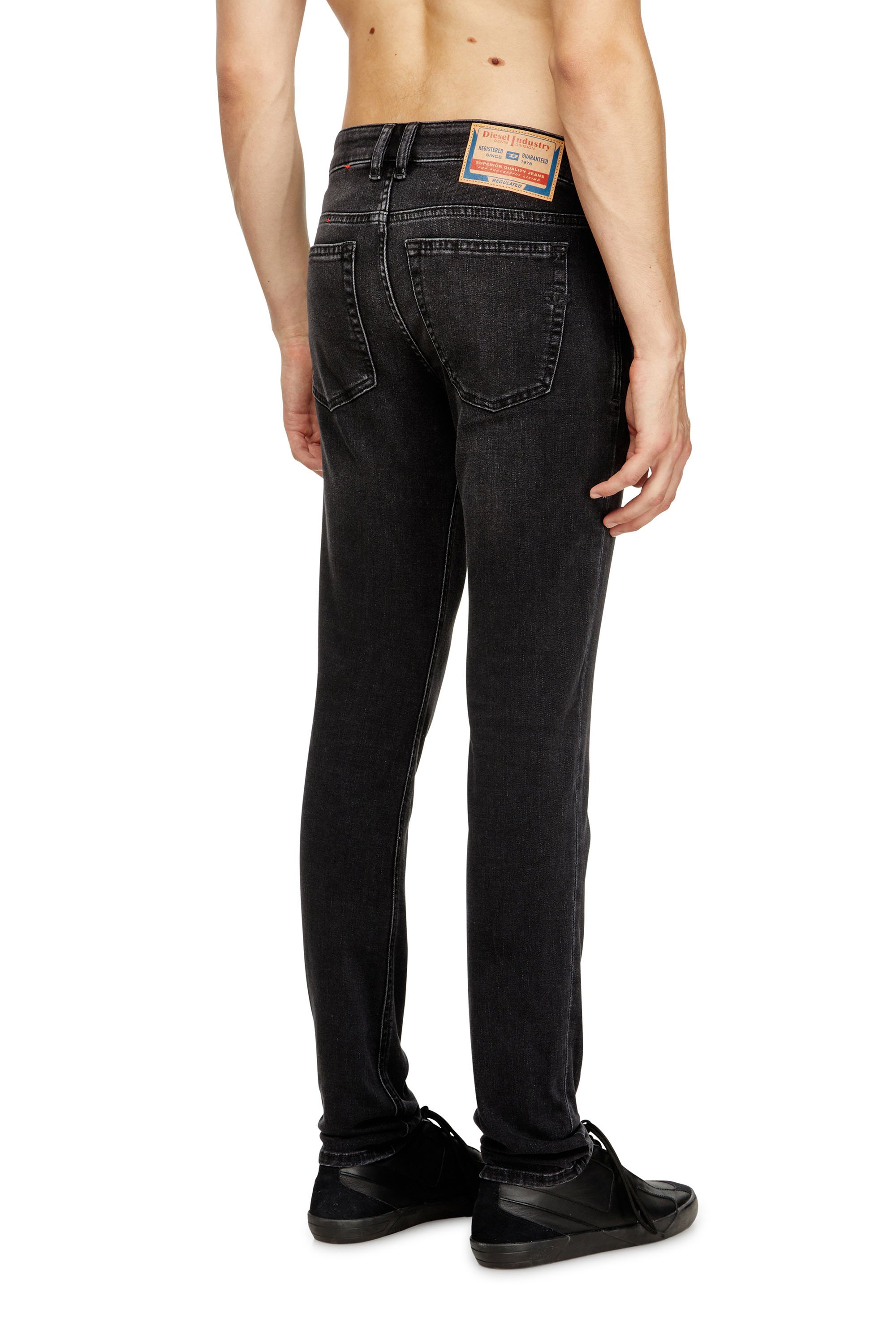 Diesel - Skinny Jeans 1979 Sleenker 0DBDN Uomo, Nero/Grigio scuro - Image 3
