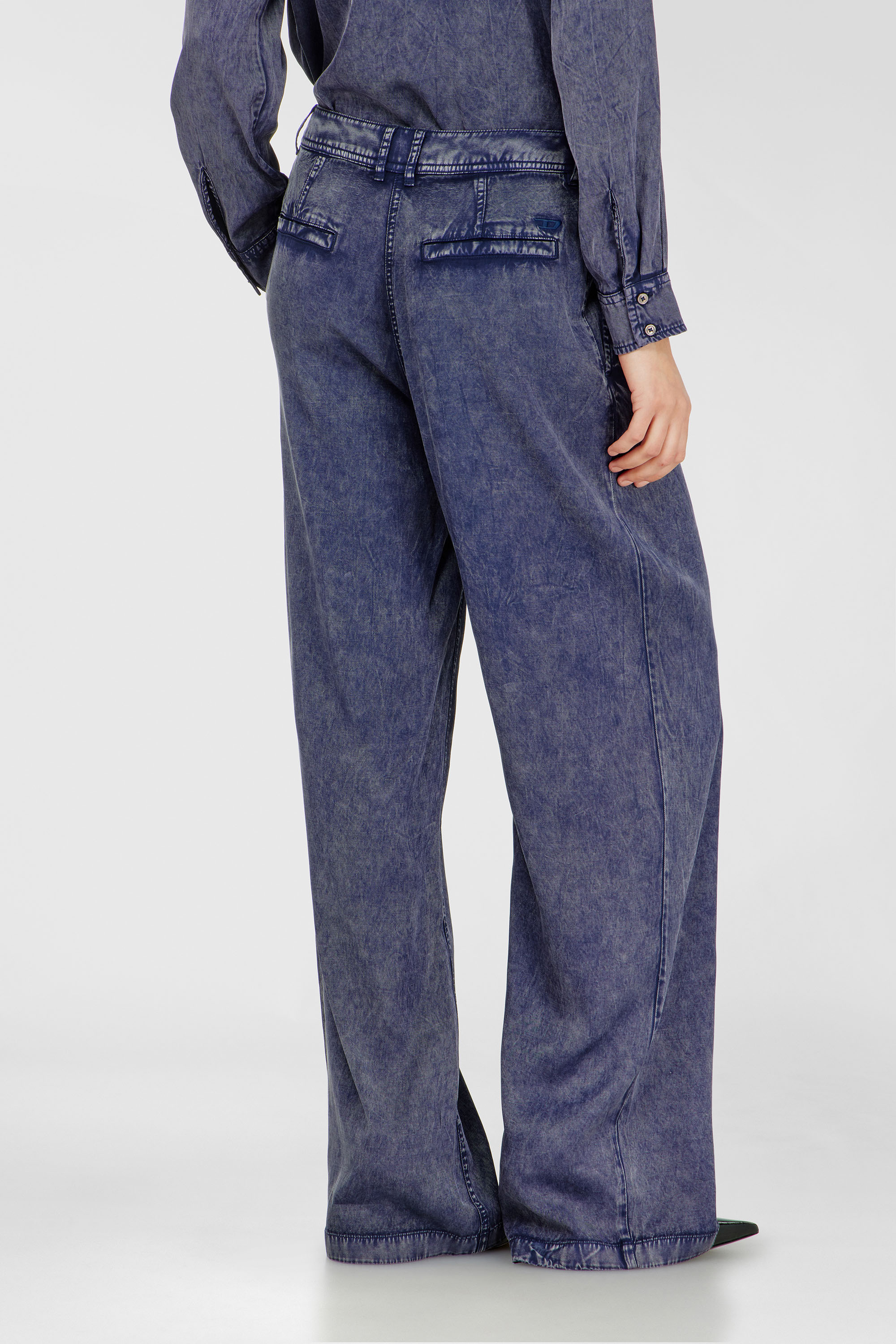 Diesel - P-AUSTINE, Pantaloni wide-leg in viscosa effetto denim Donna in Blu - 4