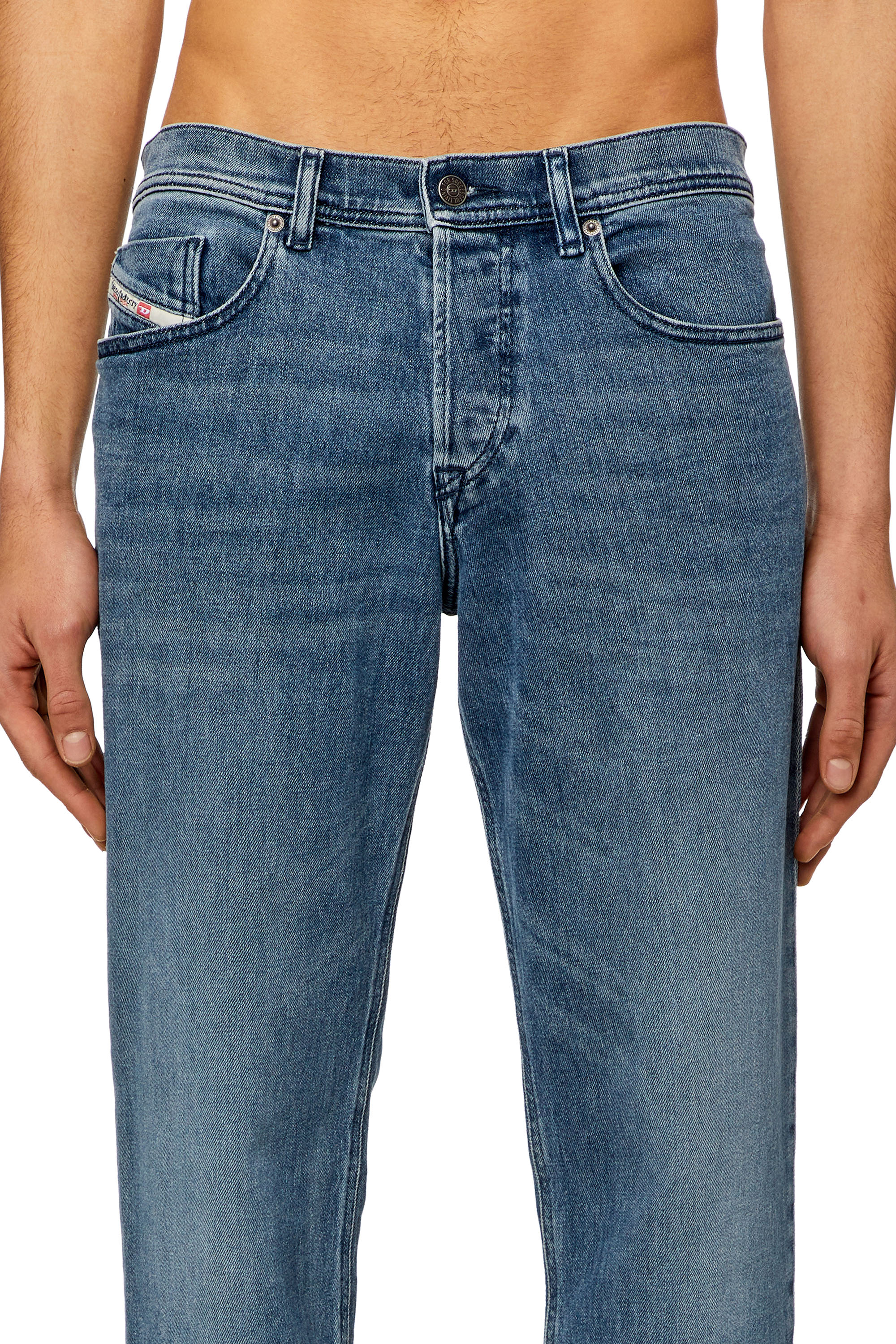 Diesel - Tapered Jeans 2023 D-Finitive 09H30, Blu medio - Image 3