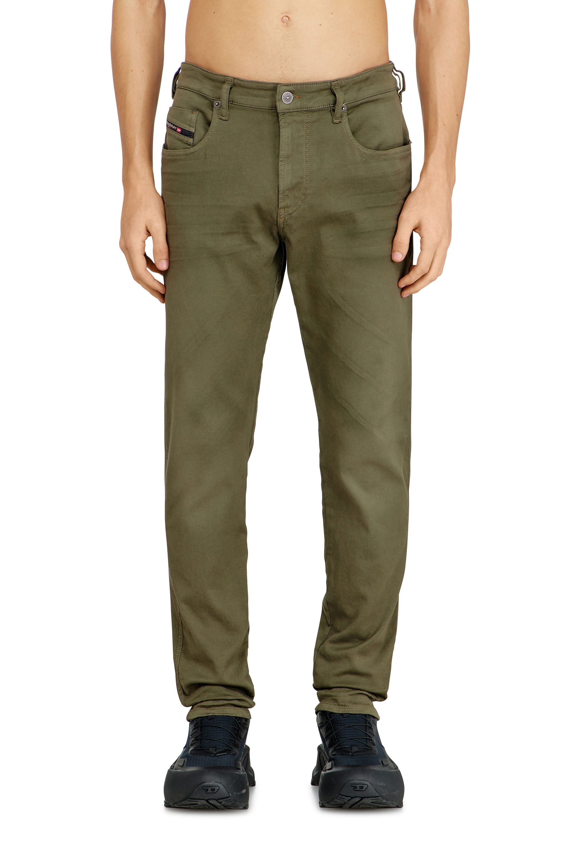 Diesel - Slim 2062 D-Strukt Joggjeans&reg; 0670M Uomo, Verde Militare - Image 1