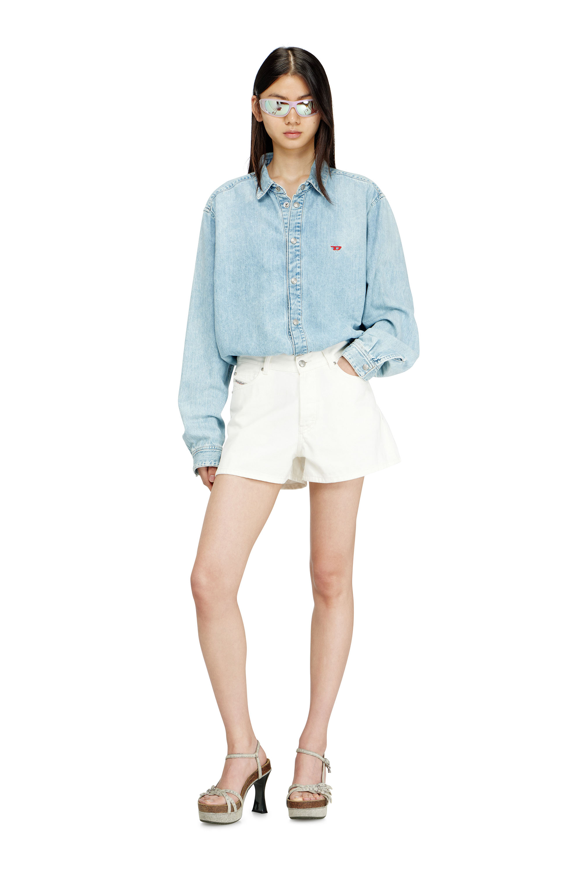 Diesel - DE-HELIOS, Shorts in denim colorato dalla linea pulita Donna in Bianco - 2