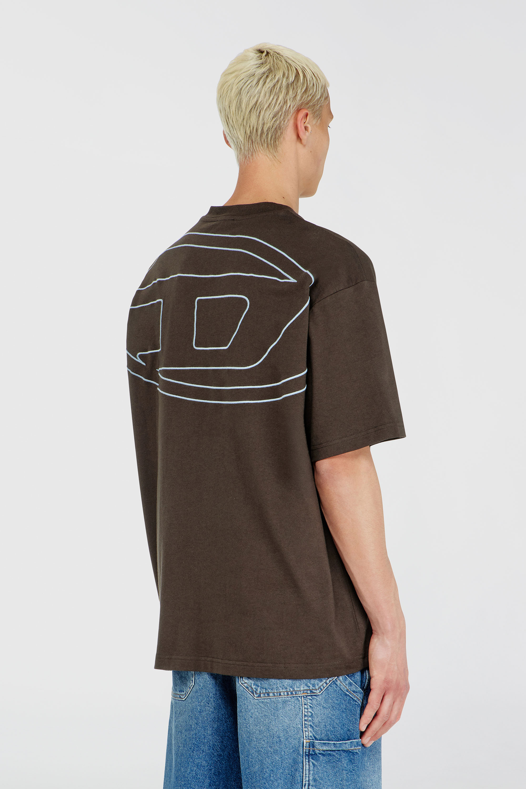 Diesel - T-BOGGY-MEGOVAL-D, T-shirt con maxi-ricamo oval D Uomo in Marrone - 4