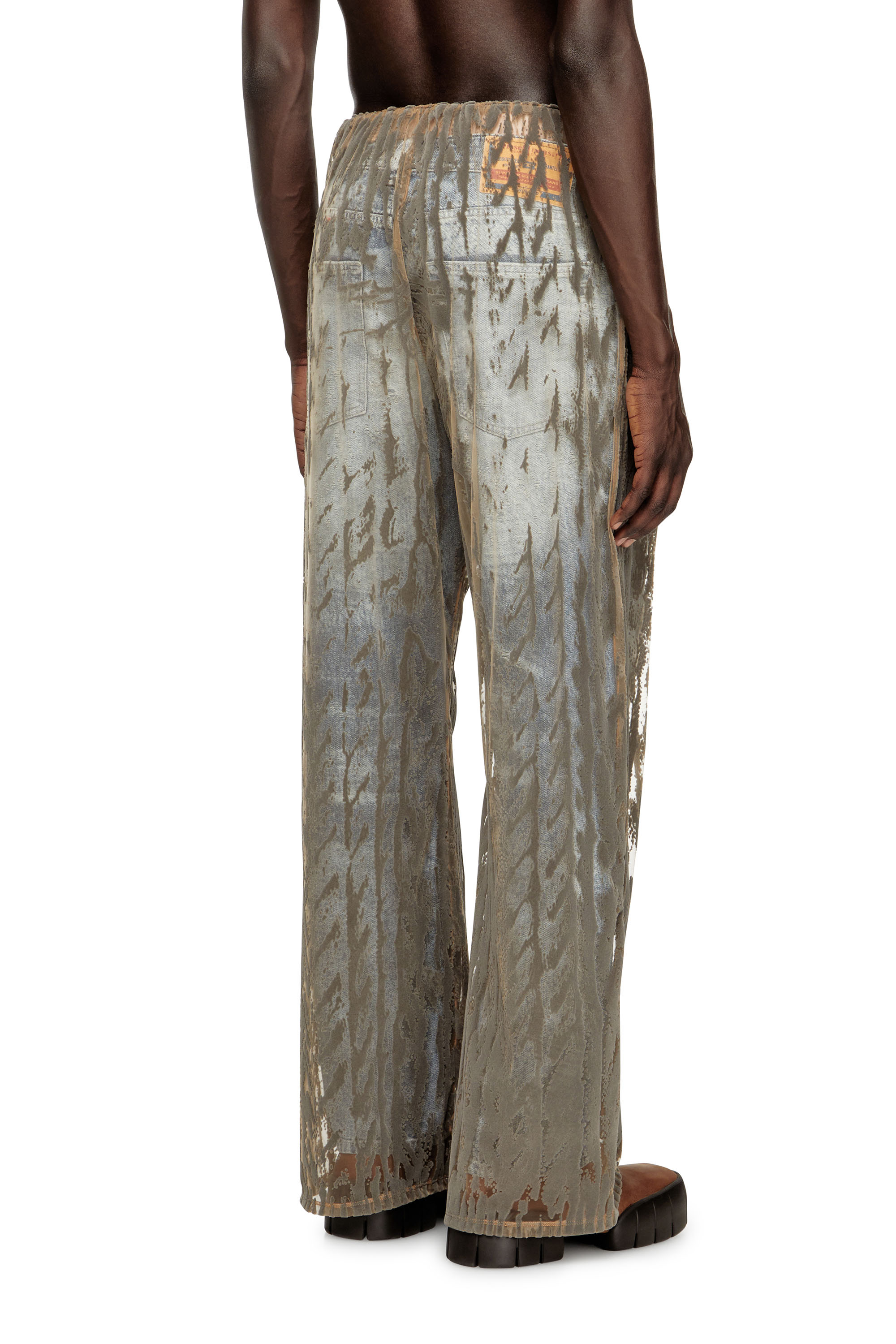 Diesel - P-EGASO, Pantaloni in tulle con stampa intrecciata floccata Uomo in Grigio - 4