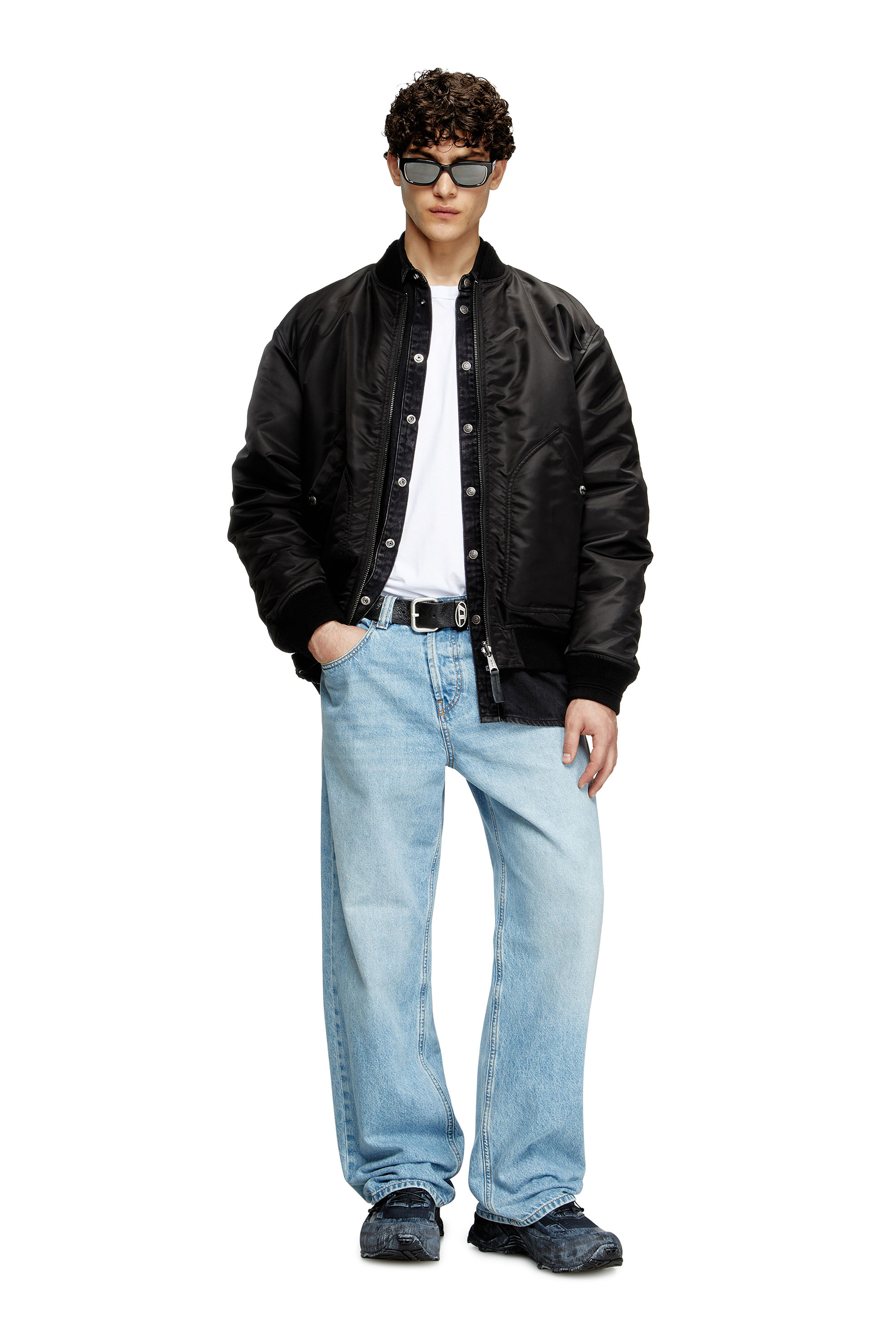 Diesel - J-HELD, Bomber in nylon imbottito con Oval D Uomo in Nero - 1
